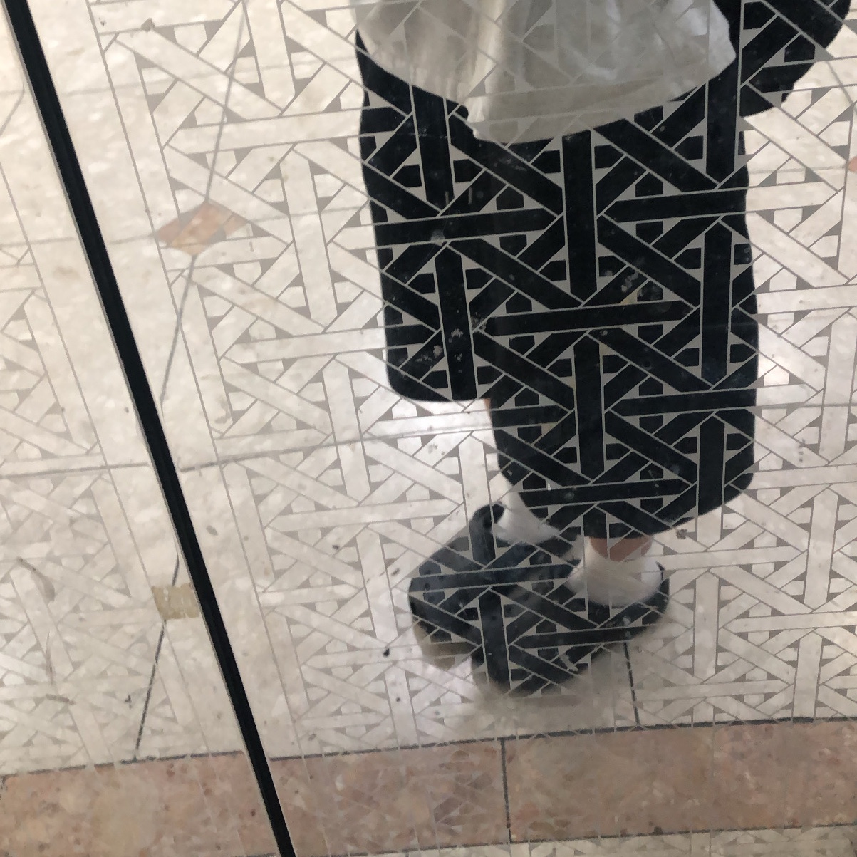 Crocs Classic Clog Black 착용 스타일