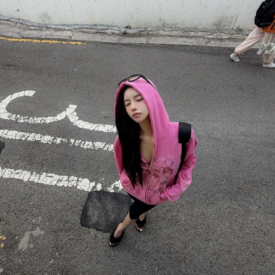 Gateless Girls Zip-up Hoodie-Pink 착용 스타일 - 1