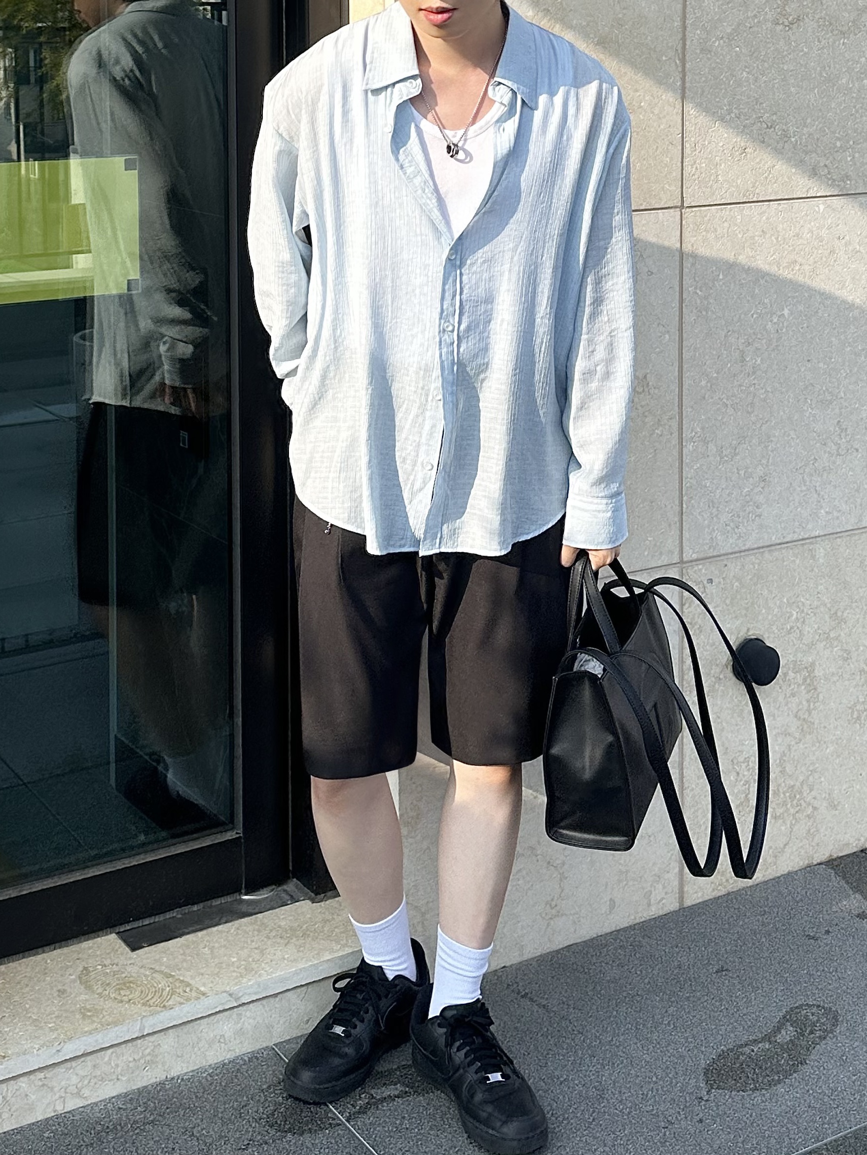 Telfar Medium Shopping Bag Black, Nike Air Force 1 '07 Low Triple Black 착용 스타일 - 5