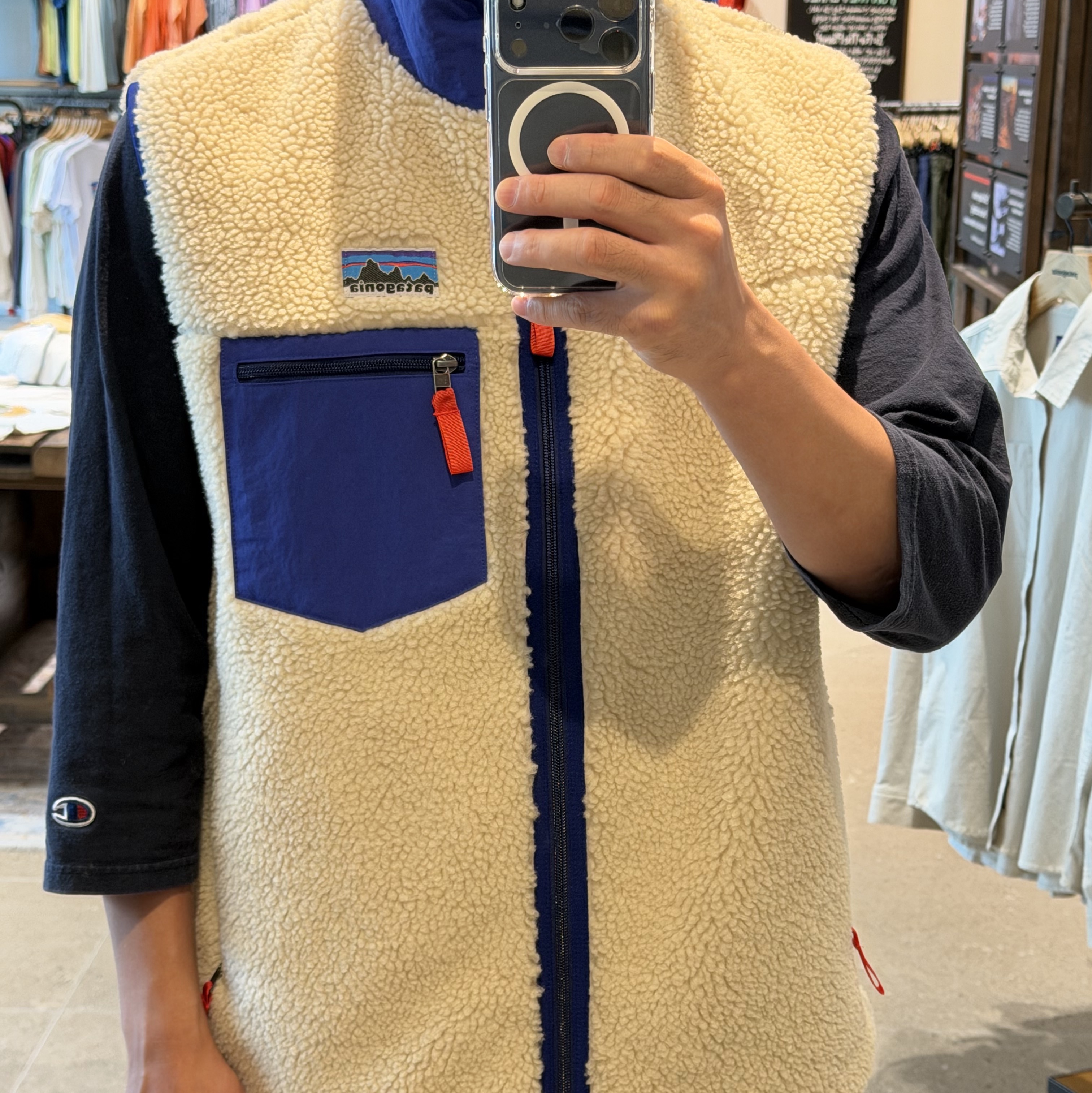Patagonia Classic Retro-X Vest Dark Natural 착용 스타일