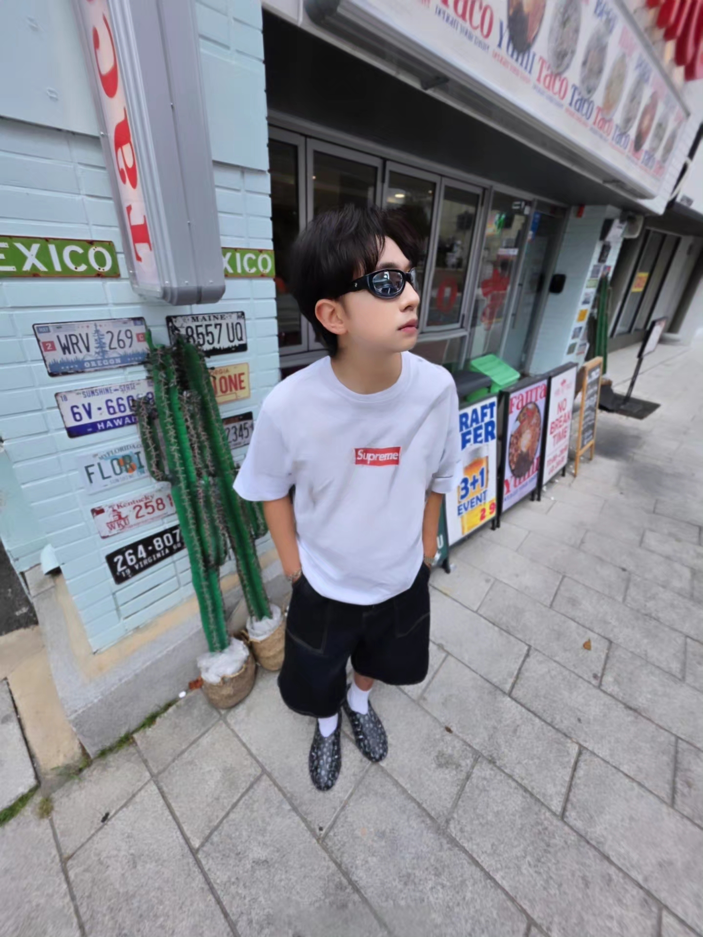 Supreme x MM6 Maison Margiela Box Logo T-Shirt White - 24SS, Adidas x Thug Club Adifom Iiinfinity Mule Core Black 착용 스타일 - 3