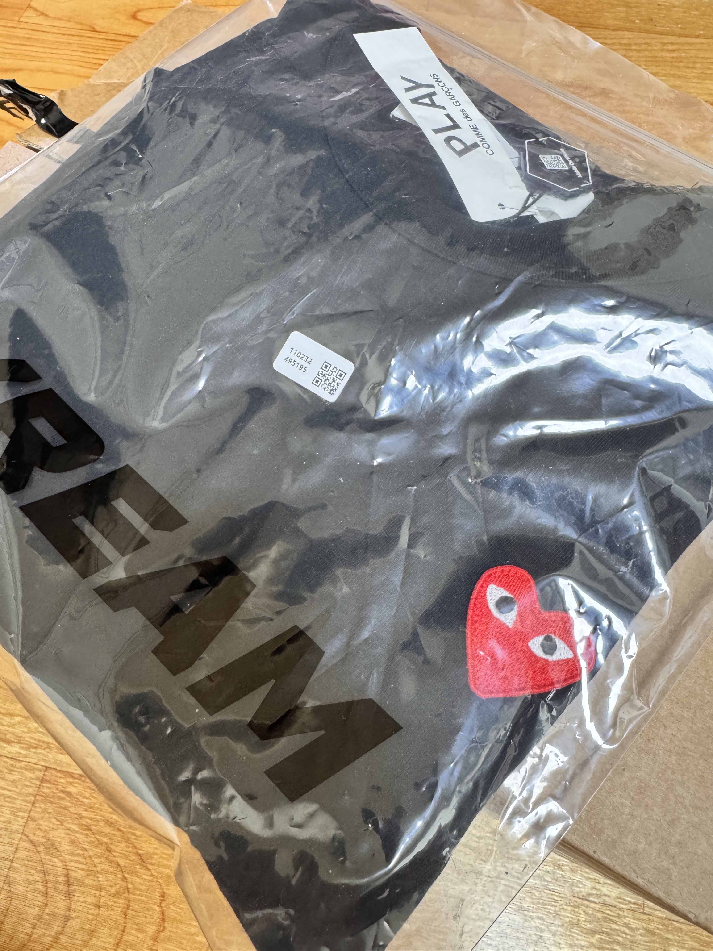 Play Comme des Garcons Red Heart T-Shirt Black 착용 스타일