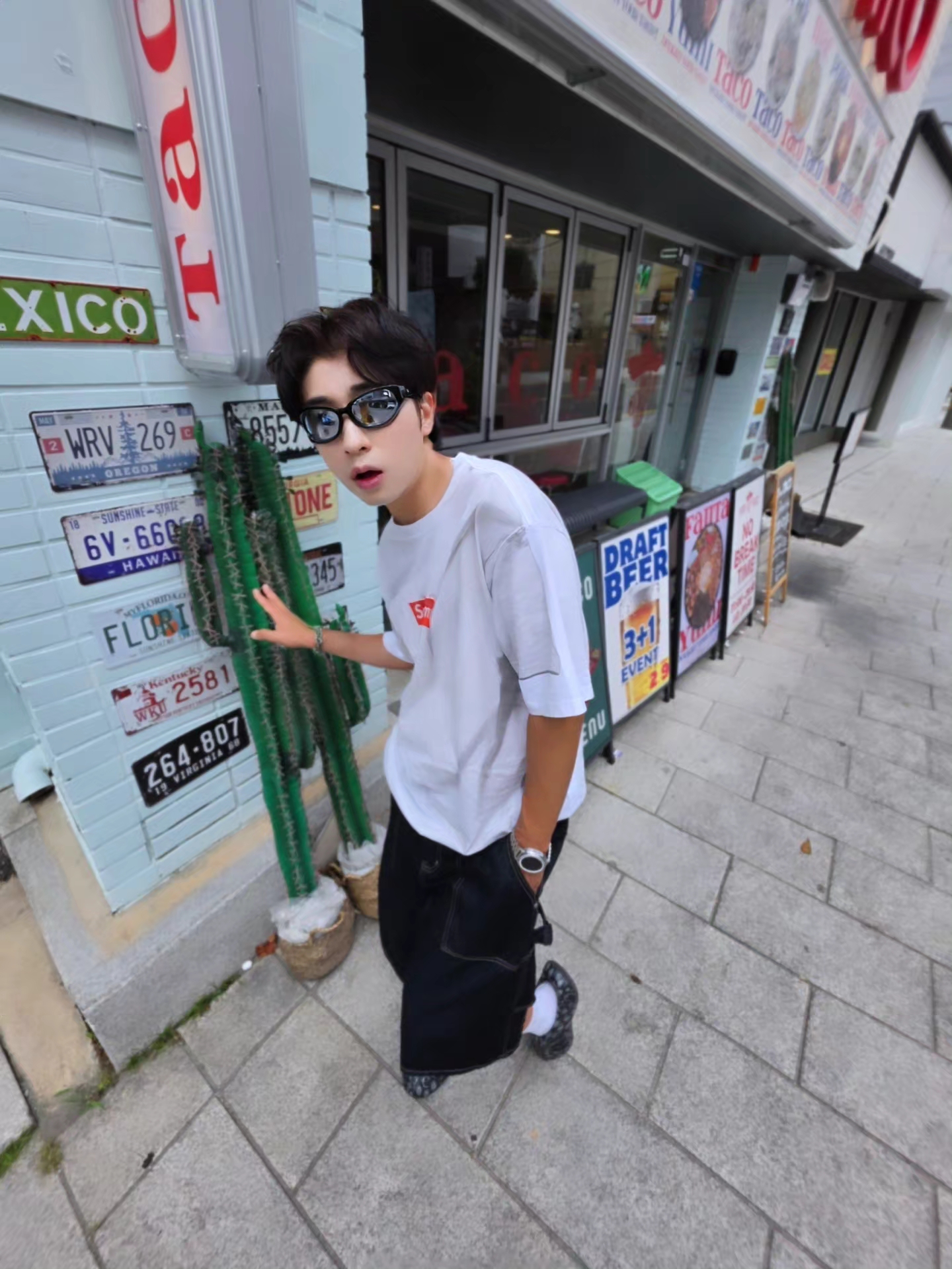 Supreme x MM6 Maison Margiela Box Logo T-Shirt White - 24SS, Adidas x Thug Club Adifom Iiinfinity Mule Core Black 착용 스타일 - 1