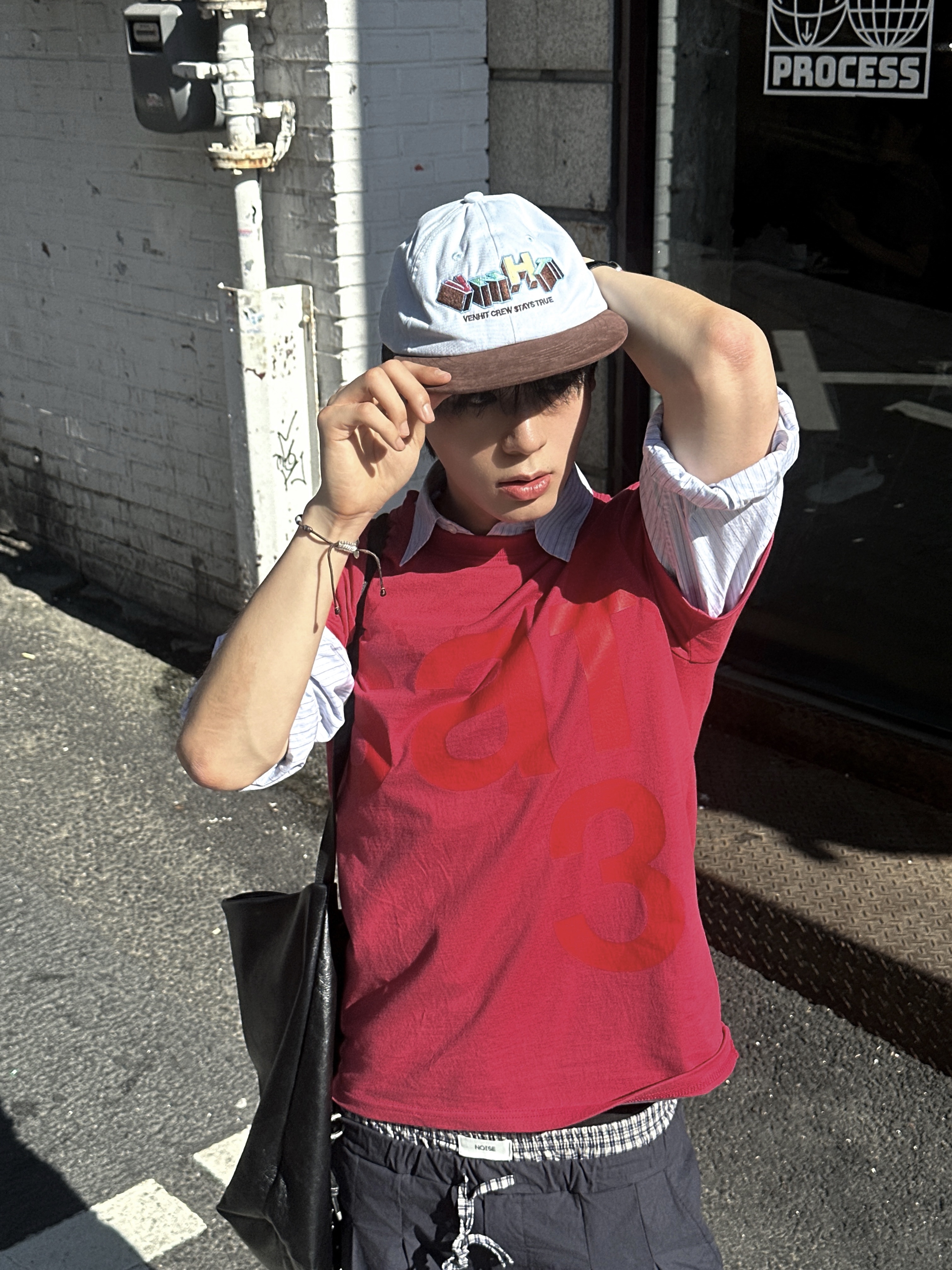 [KREAM 단독] Safarispot Basic Safari T-Shirt Red 착용 스타일 - 2