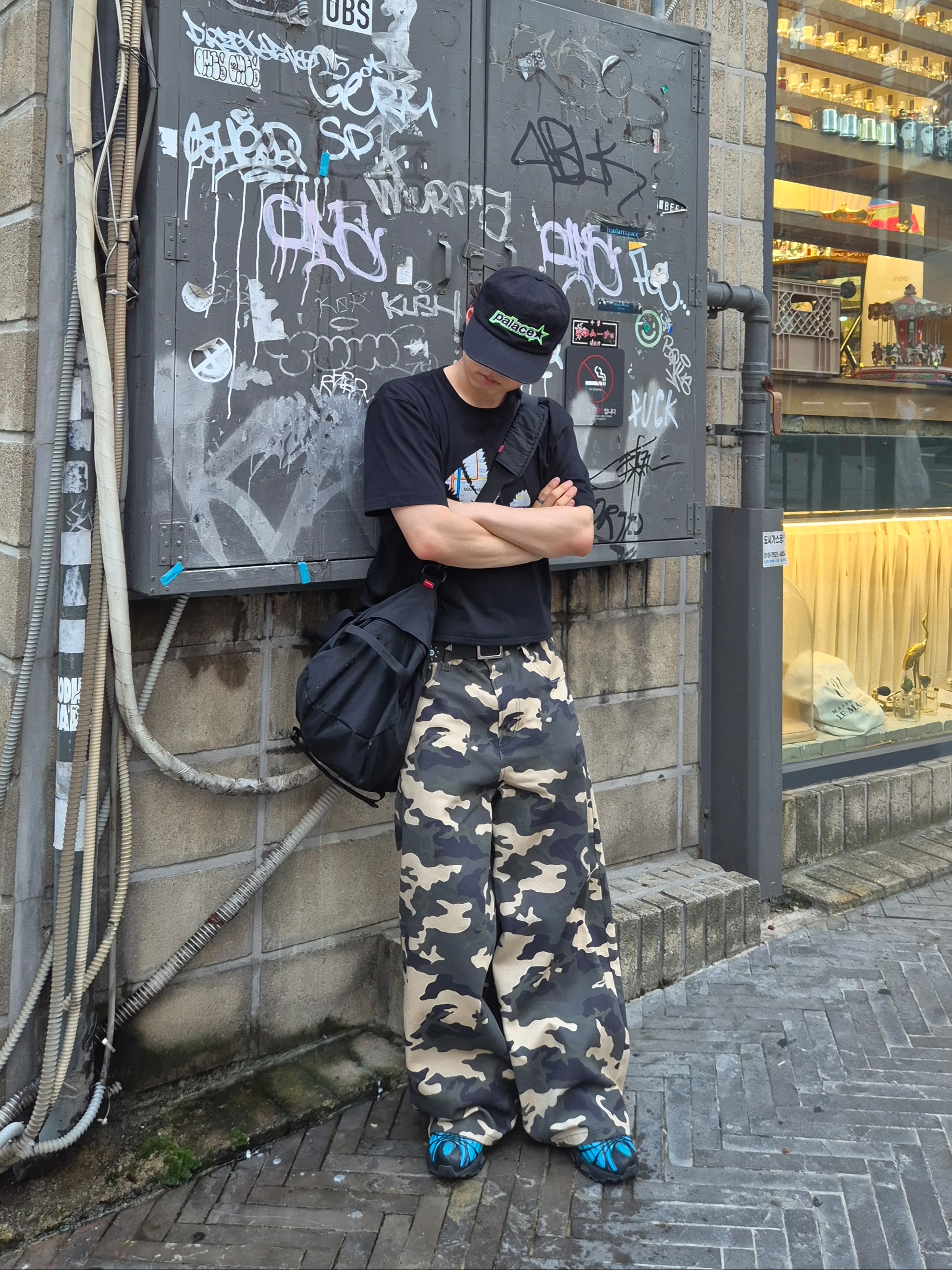 Nike x Skepta Air Max Tailwind 5 Chrome Blue, Supreme Duffle Bag Black - 18FW 착용 스타일