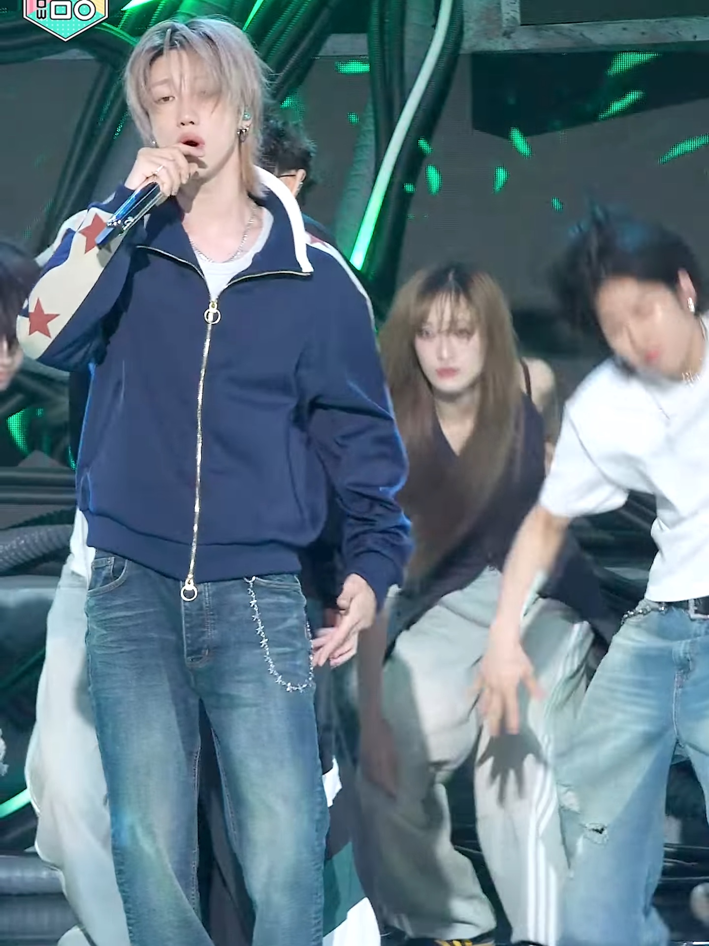 Undermycar Mu.114 Original Logo Washed Slim Flare Jeans Washed Blue 착용 스타일 - 2