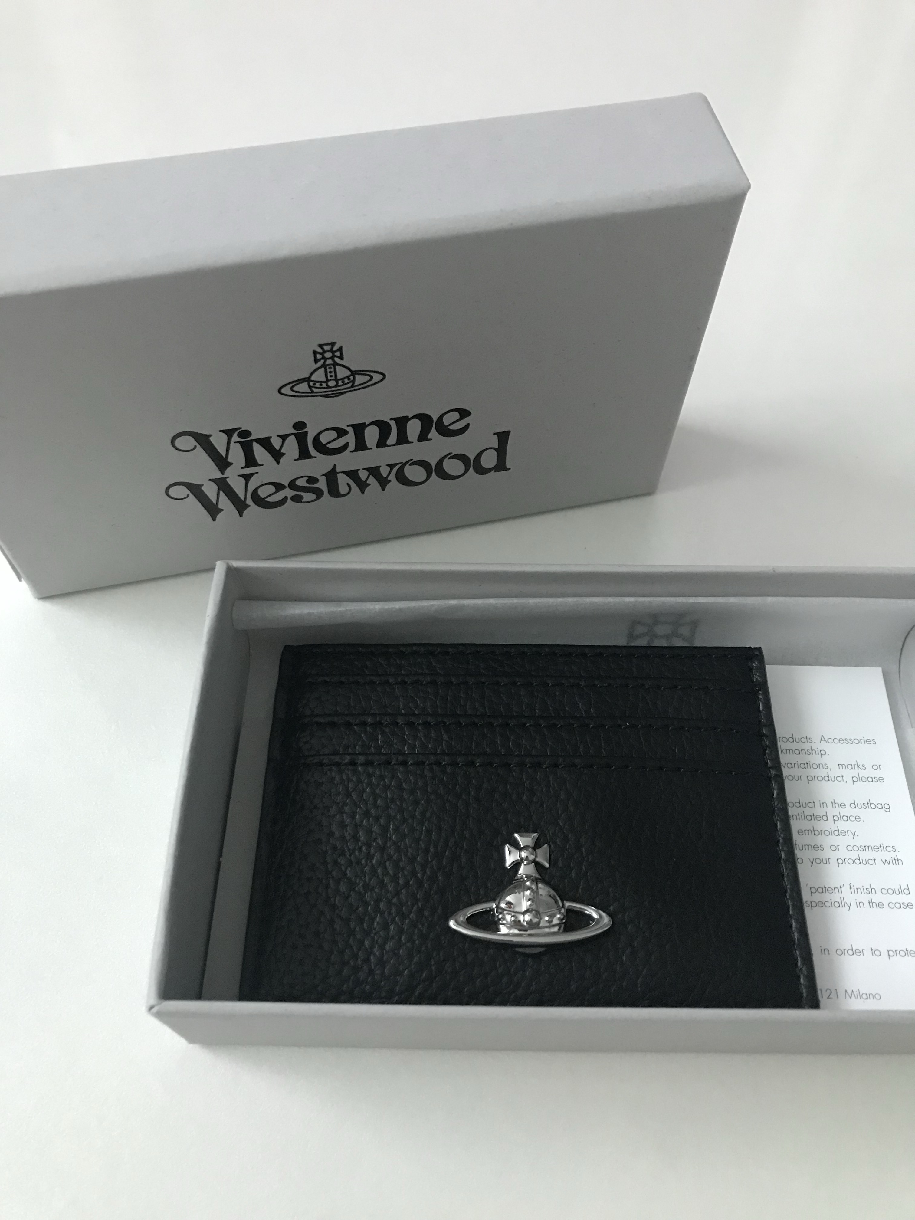 Vivienne Westwood Orb PU Grain Card Holder Black 착용 스타일