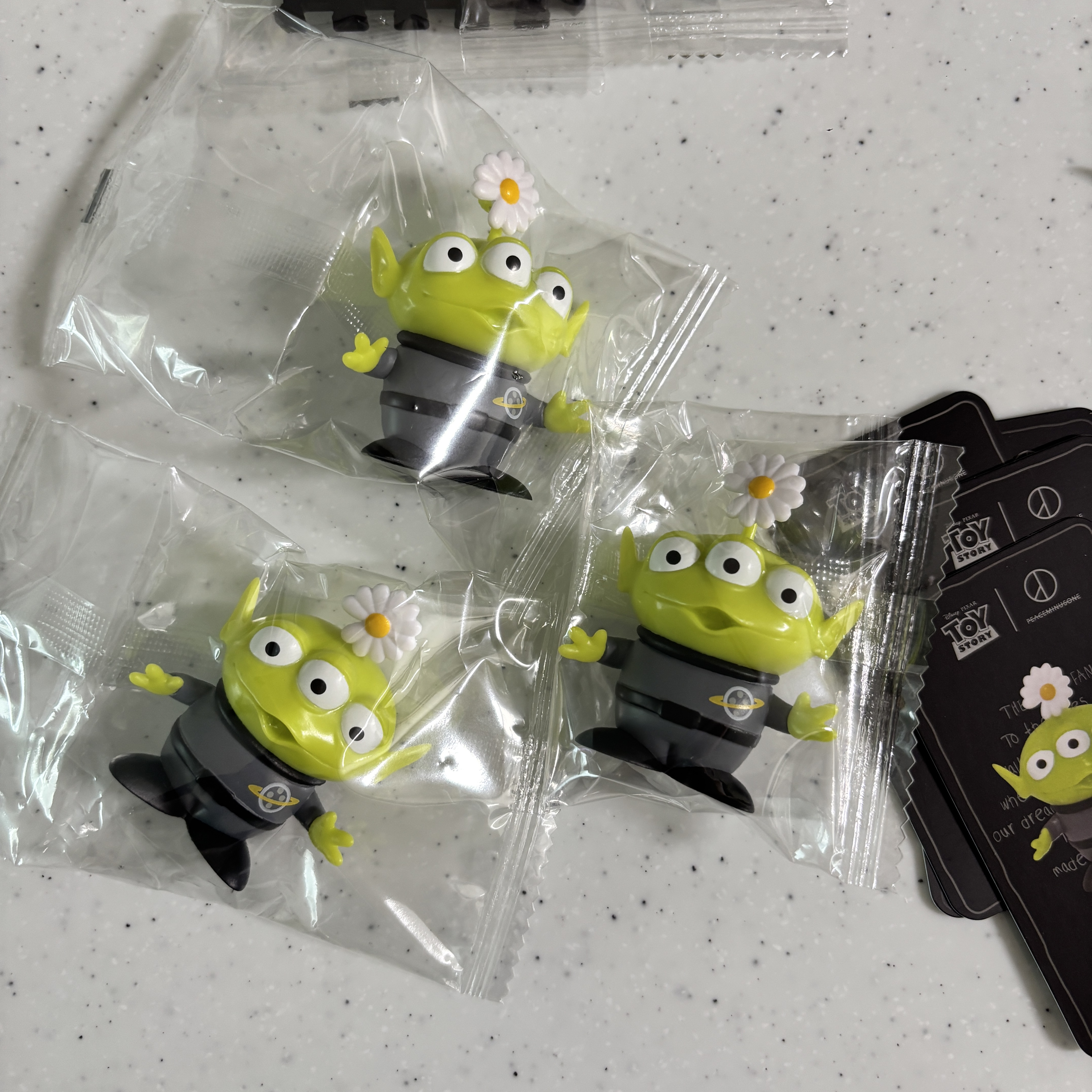 Peaceminusone x Toy Story The First Fan Figure 02 Sealed Case (1 Blind Box) 착용 스타일