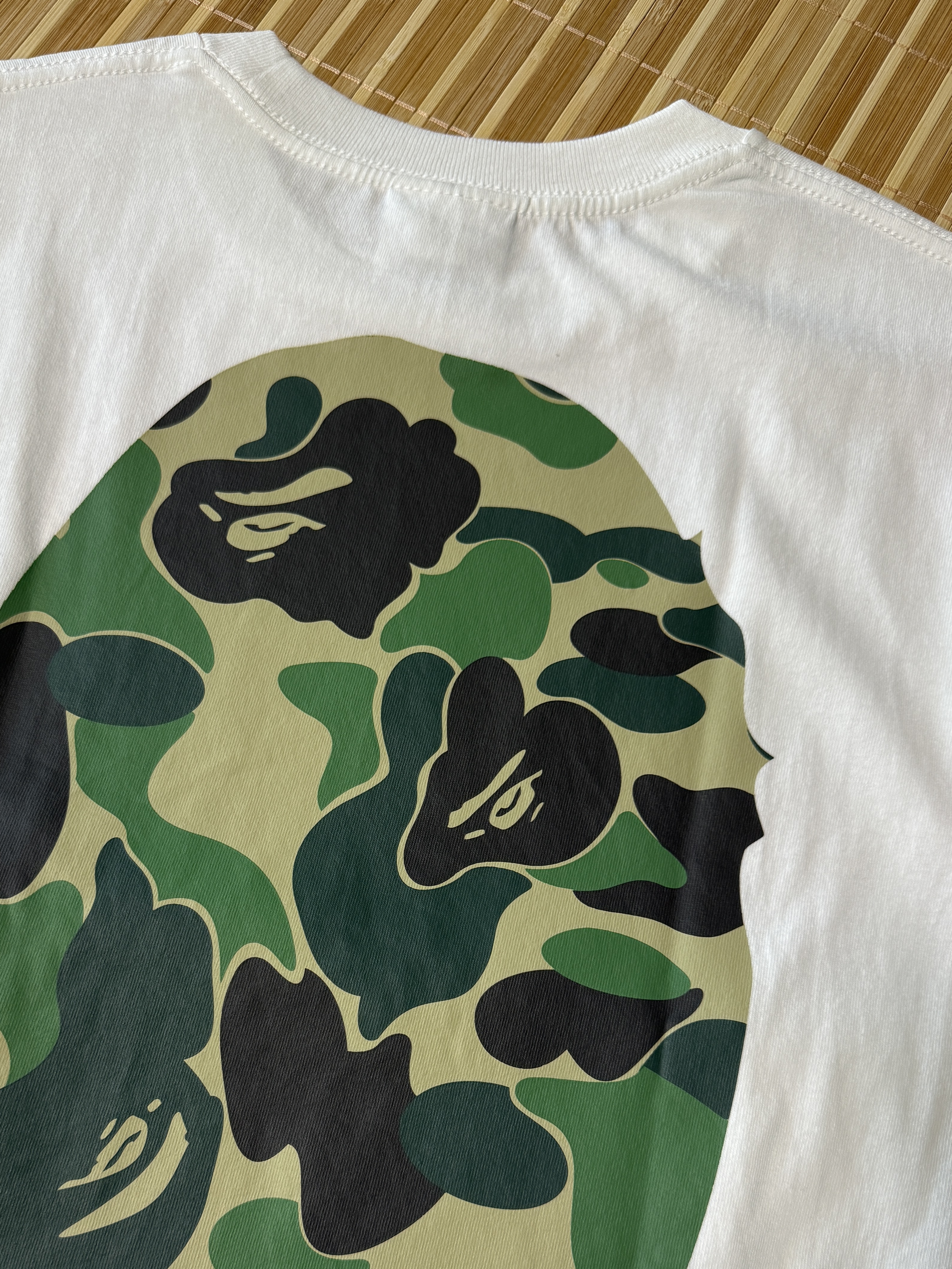 BAPE ABC Camo Big Ape Head T-Shirt White Green 착용 스타일 - 2