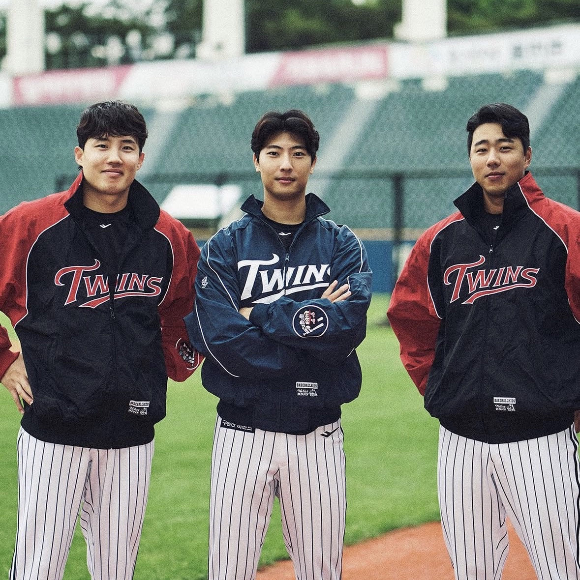 BDNS x LG TWINS Dugout Jacket Ver.2 Red 착용 스타일