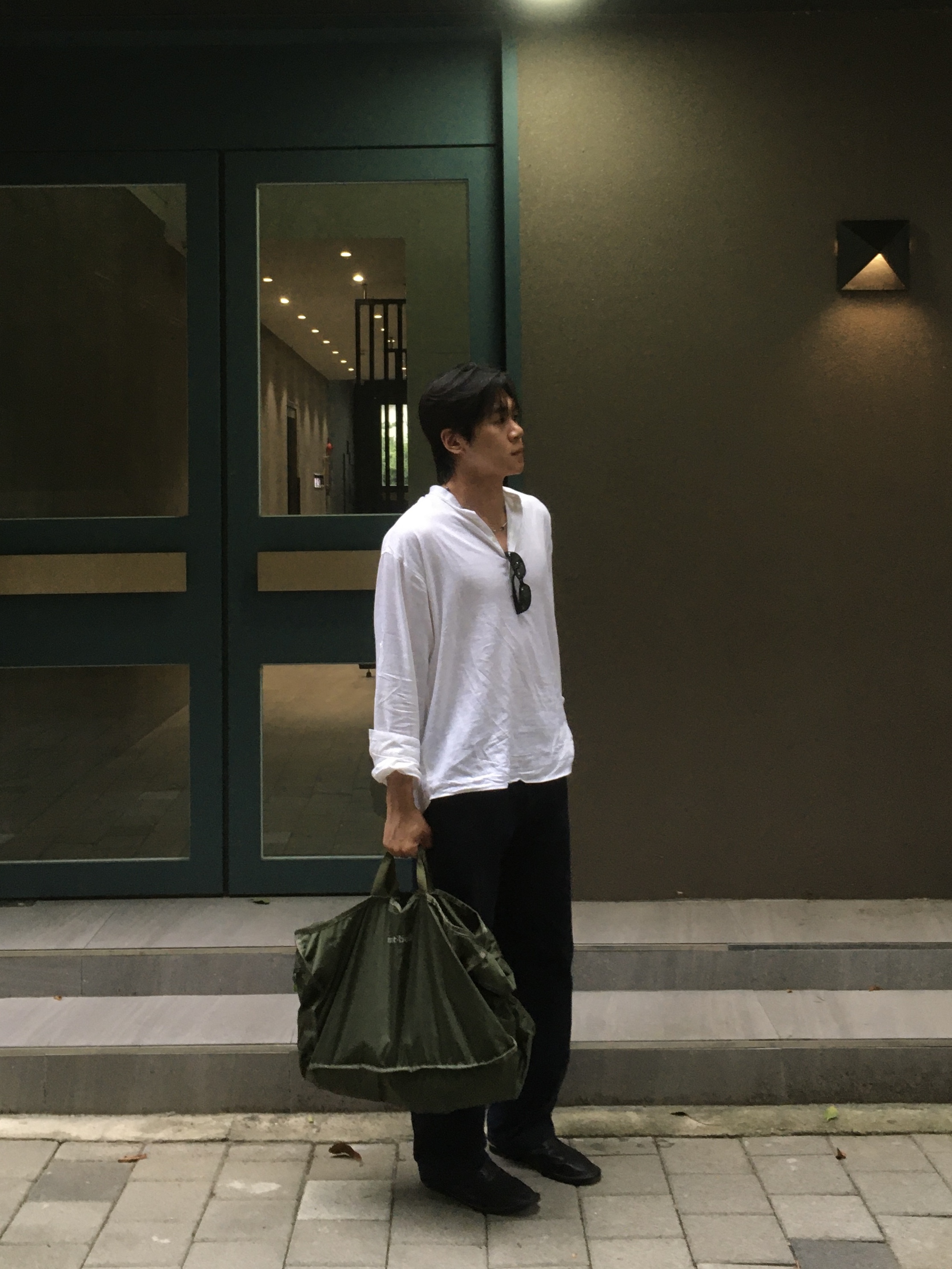 Montbell Pocketable Light Tote M Khaki Green 착용 스타일
