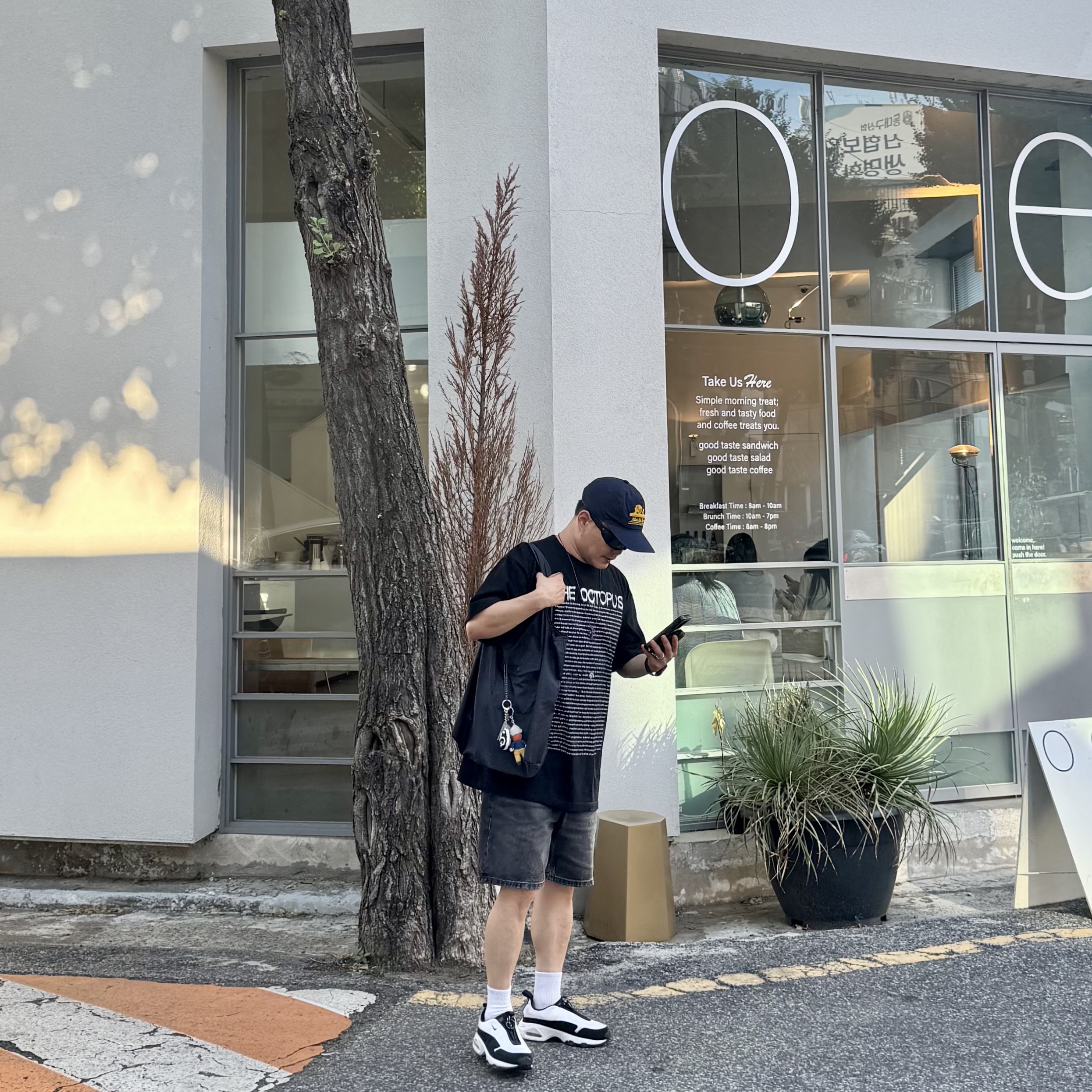 Aime Leon Dore Unisphere Evening Blue, And Wander Grocery Bag Black 착용 스타일 - 1