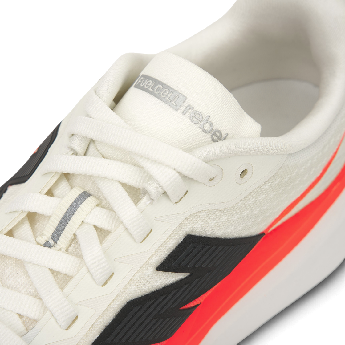 뉴발란스 퓨어셀 레벨 v5 얼젠트 레드 화이트 씨 솔트 - 2E 와이드(New Balance FuelCell Rebel v5 Urgent Red White Sea Salt - 2E Wide) - 7