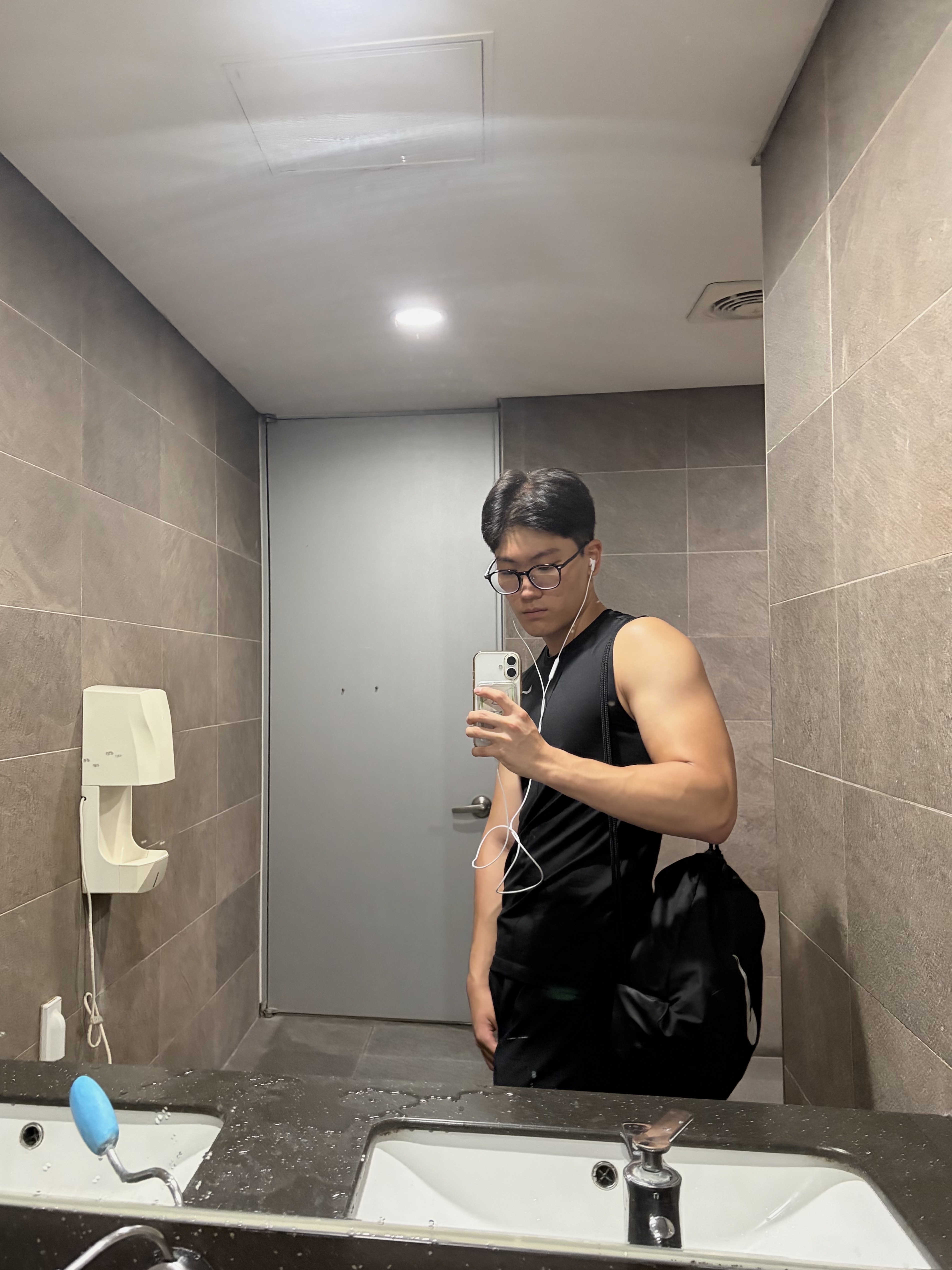 Nike Dri-Fit Miler Running Tank Black - Asia, Nike Brasilia 9.5 Training Gym Sack 18L Black 착용 스타일 - 1