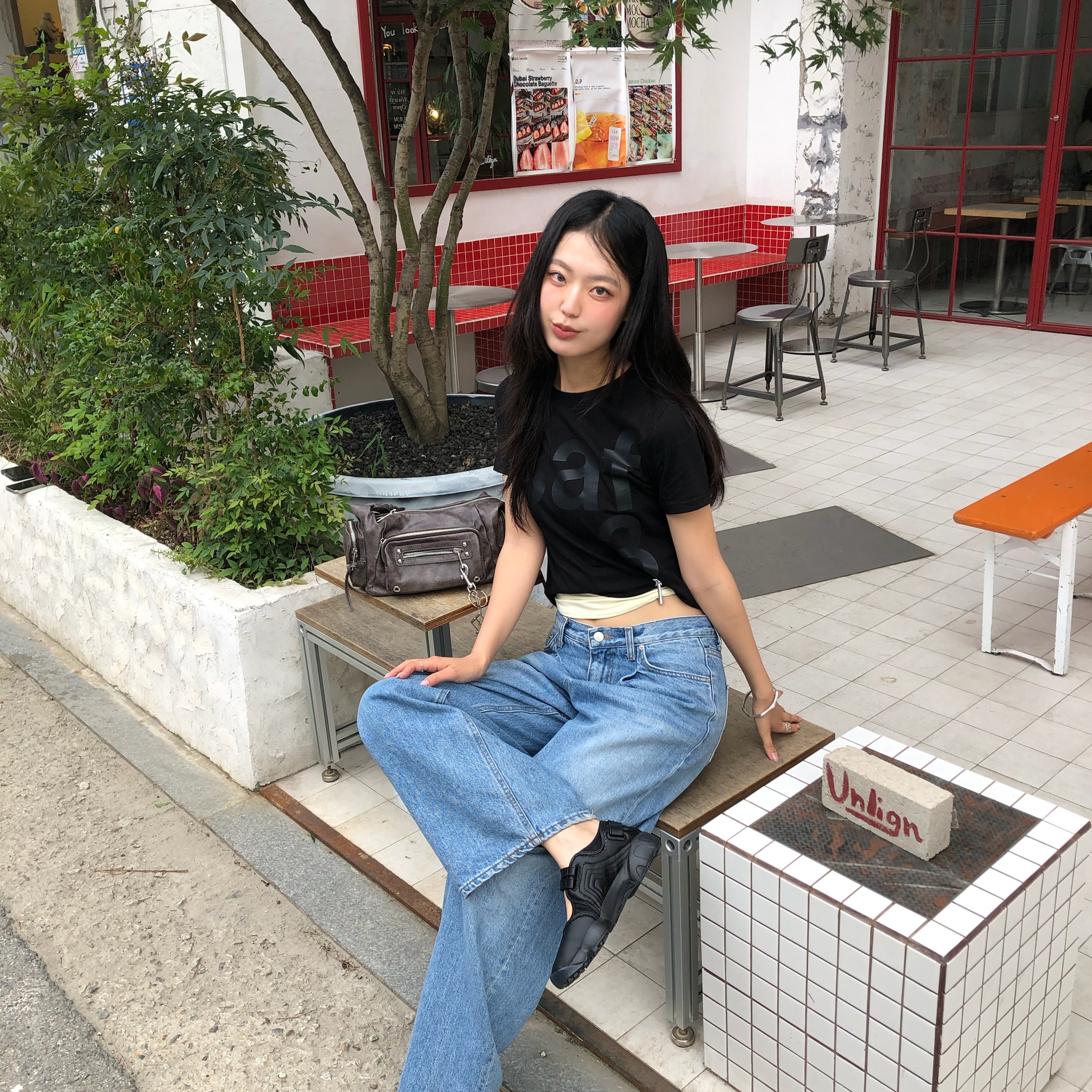 [KREAM 단독] Safarispot 1/2 Basic Safari T-Shirt Black 착용 스타일 - 1