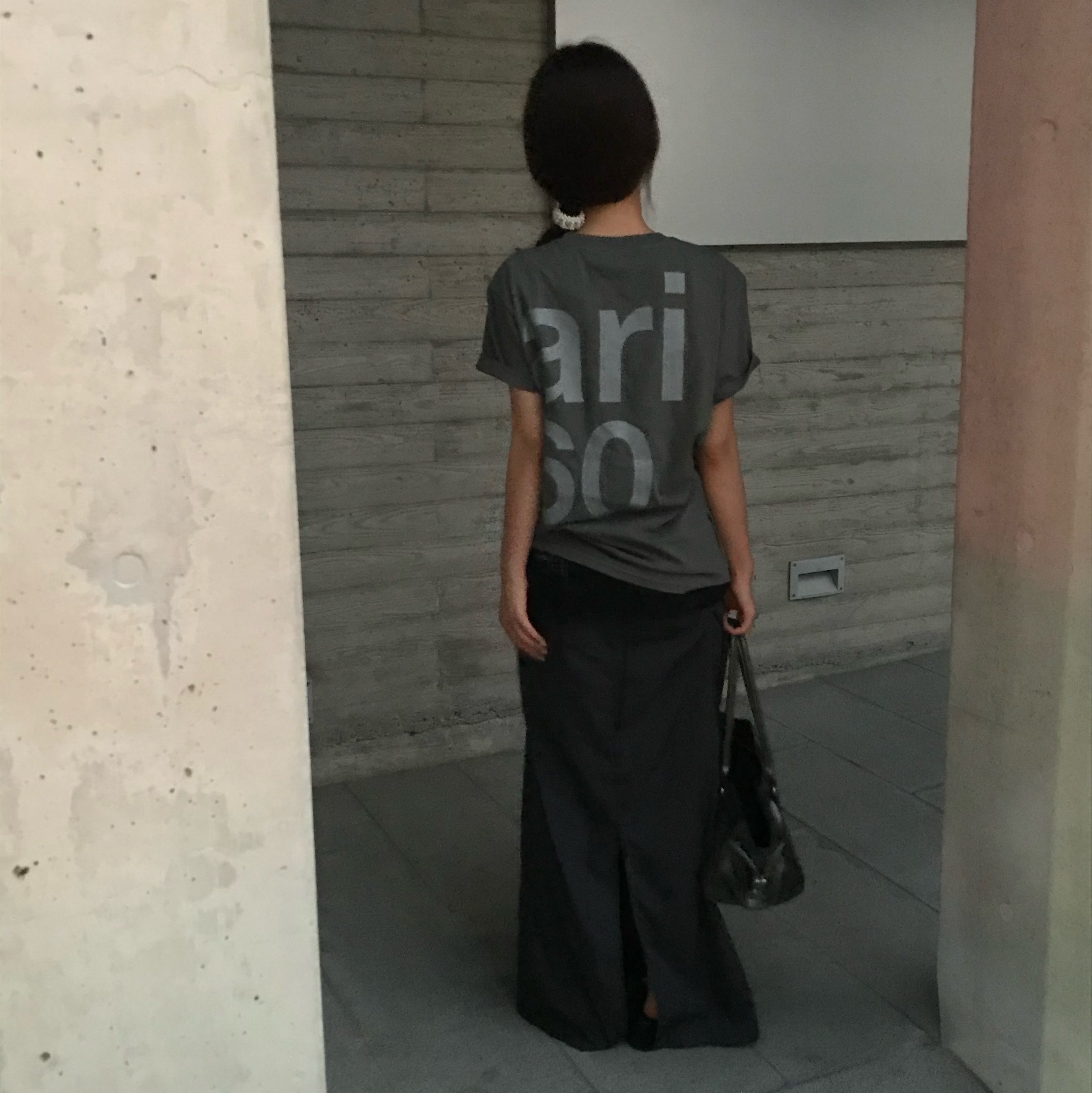[KREAM 단독] Safarispot Basic Safari T-Shirt Charcoal 착용 스타일