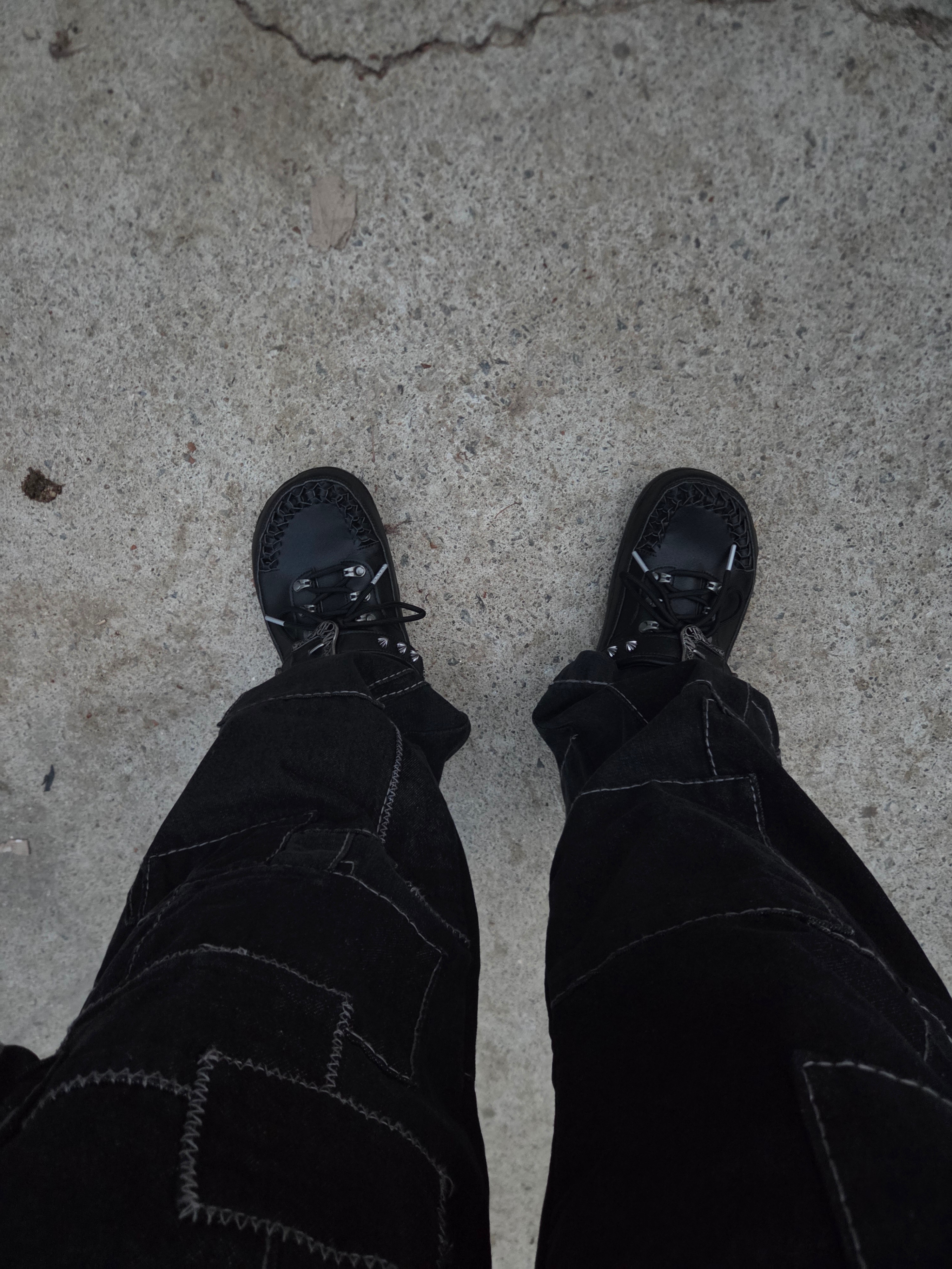 Crocs x Andersson Bell Classic Clog Black 착용 스타일 - 1