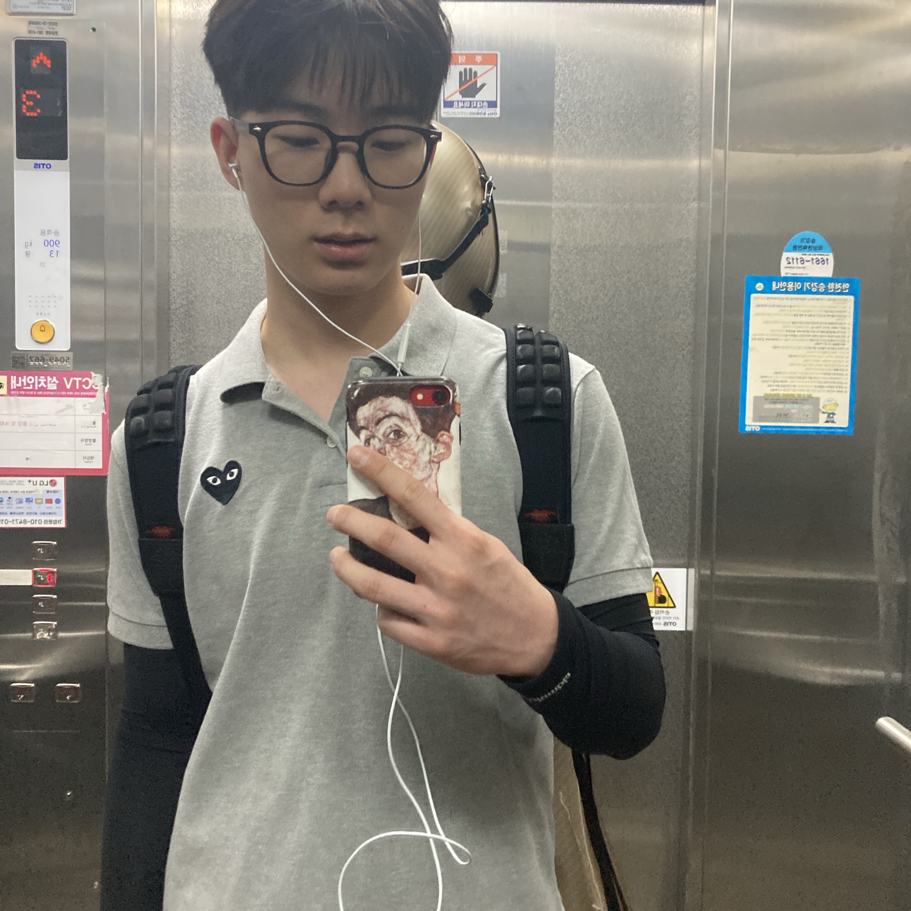 Play Comme des Garcons Black Heart Polo Shirt Grey 착용 스타일 - 1