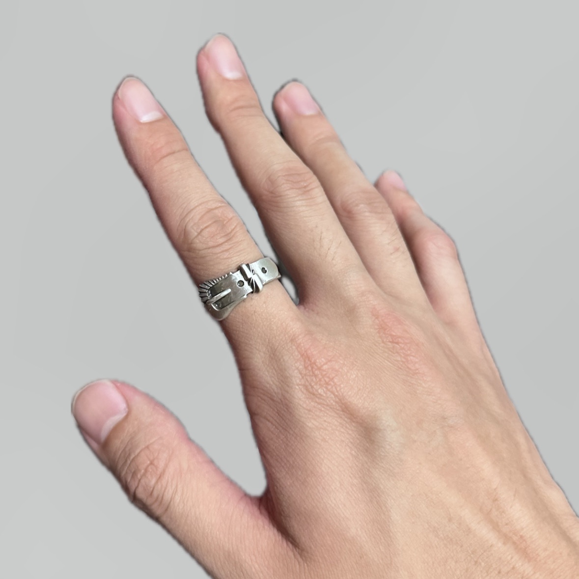 ERIIST Margarett Belt Ring S size 착용 스타일 - 1
