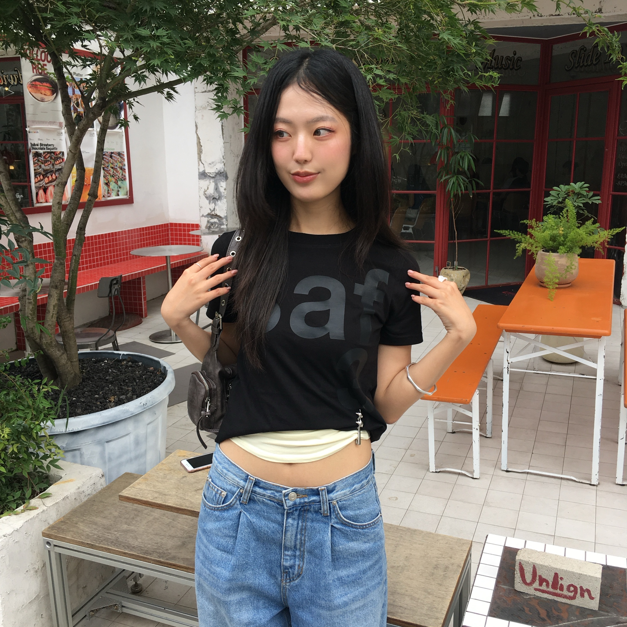 [KREAM 단독] Safarispot 1/2 Basic Safari T-Shirt Black 착용 스타일 - 4