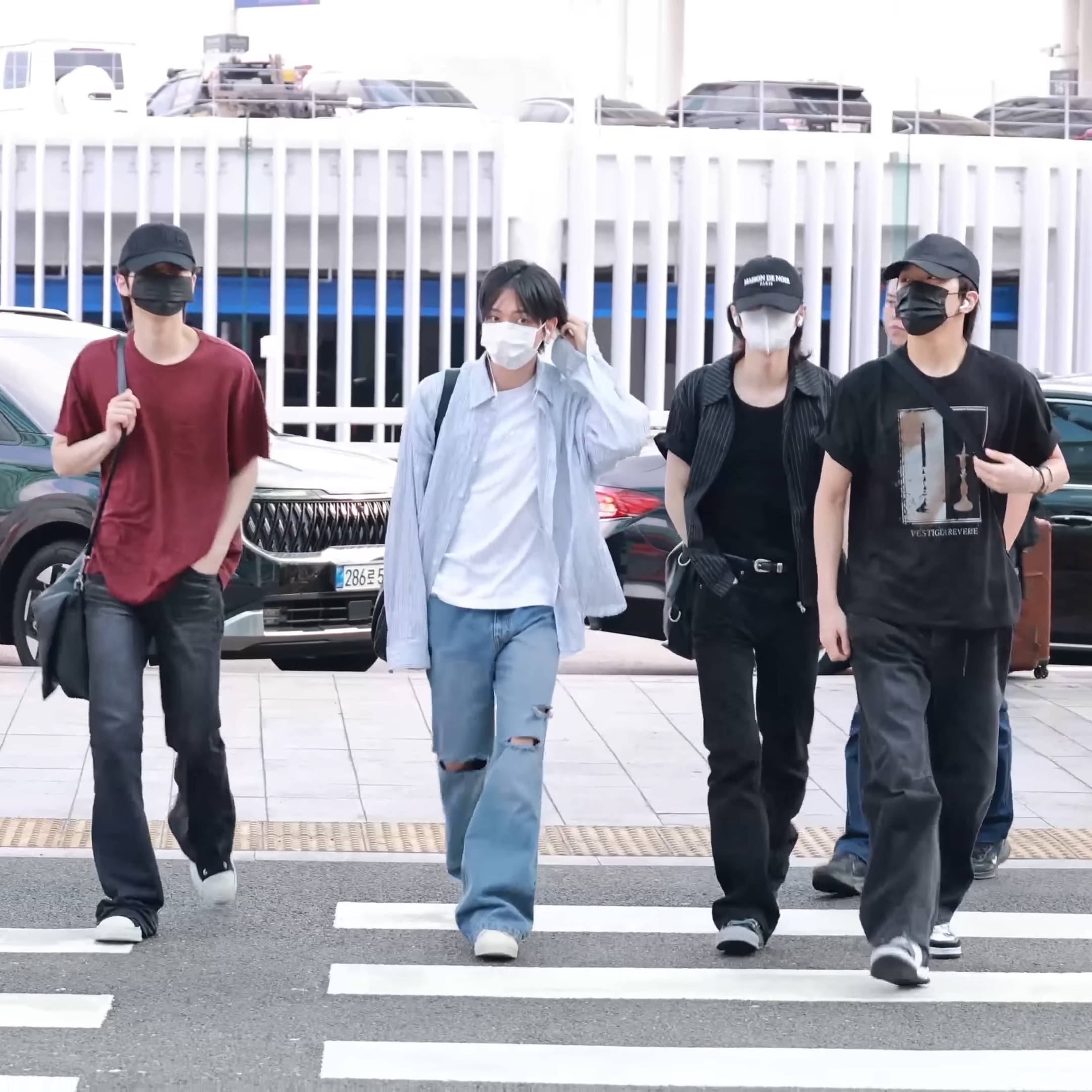 Nonnod Flexible string tucked stripe shirt Sky blue 착용 스타일 - 1