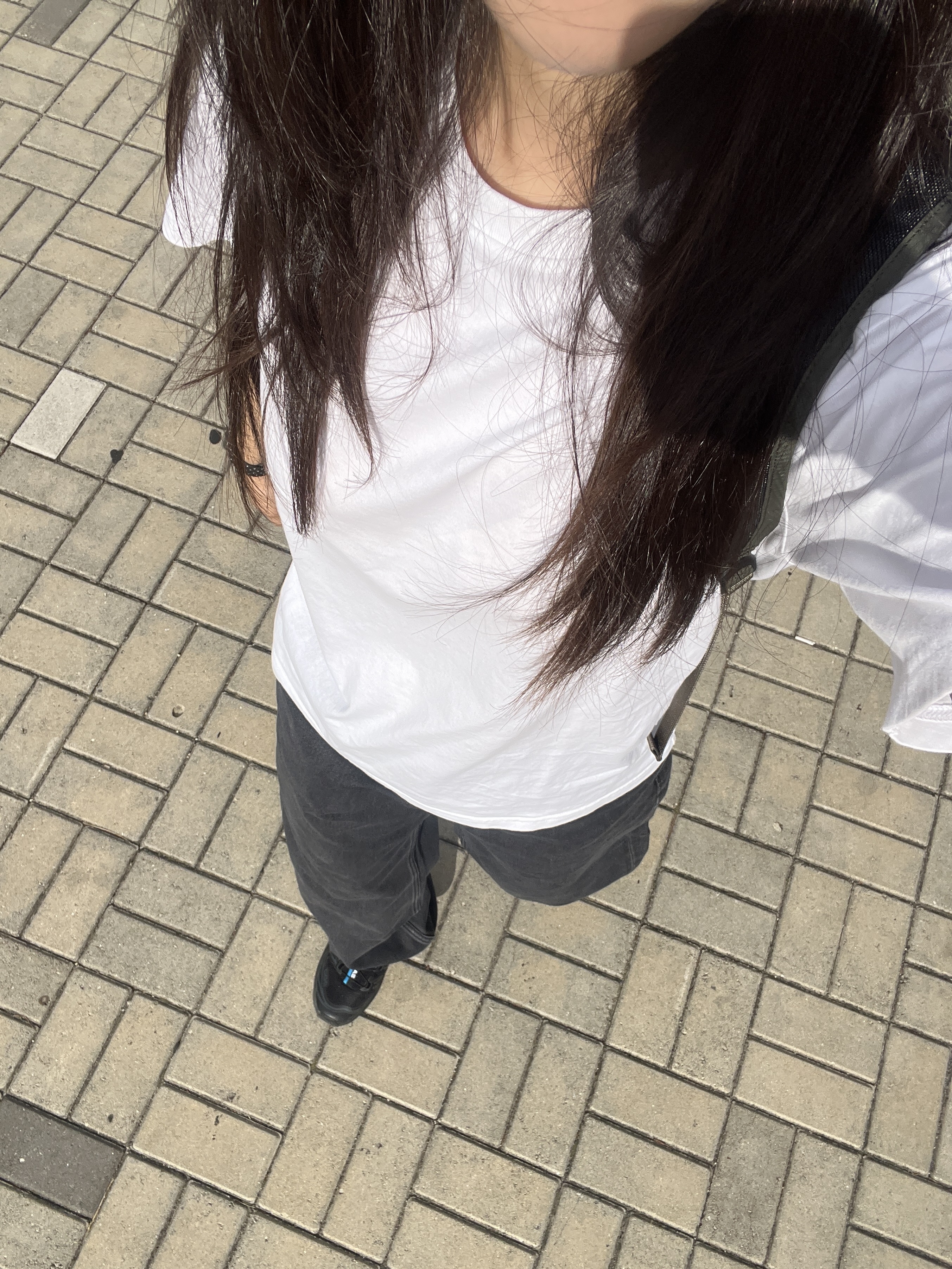 Uniqlo x JW Anderson Straight Jeans Gray, (Kids) Uniqlo UT x Marvel Magic For All Icons Graphic T-Shirt White 착용 스타일 - 2