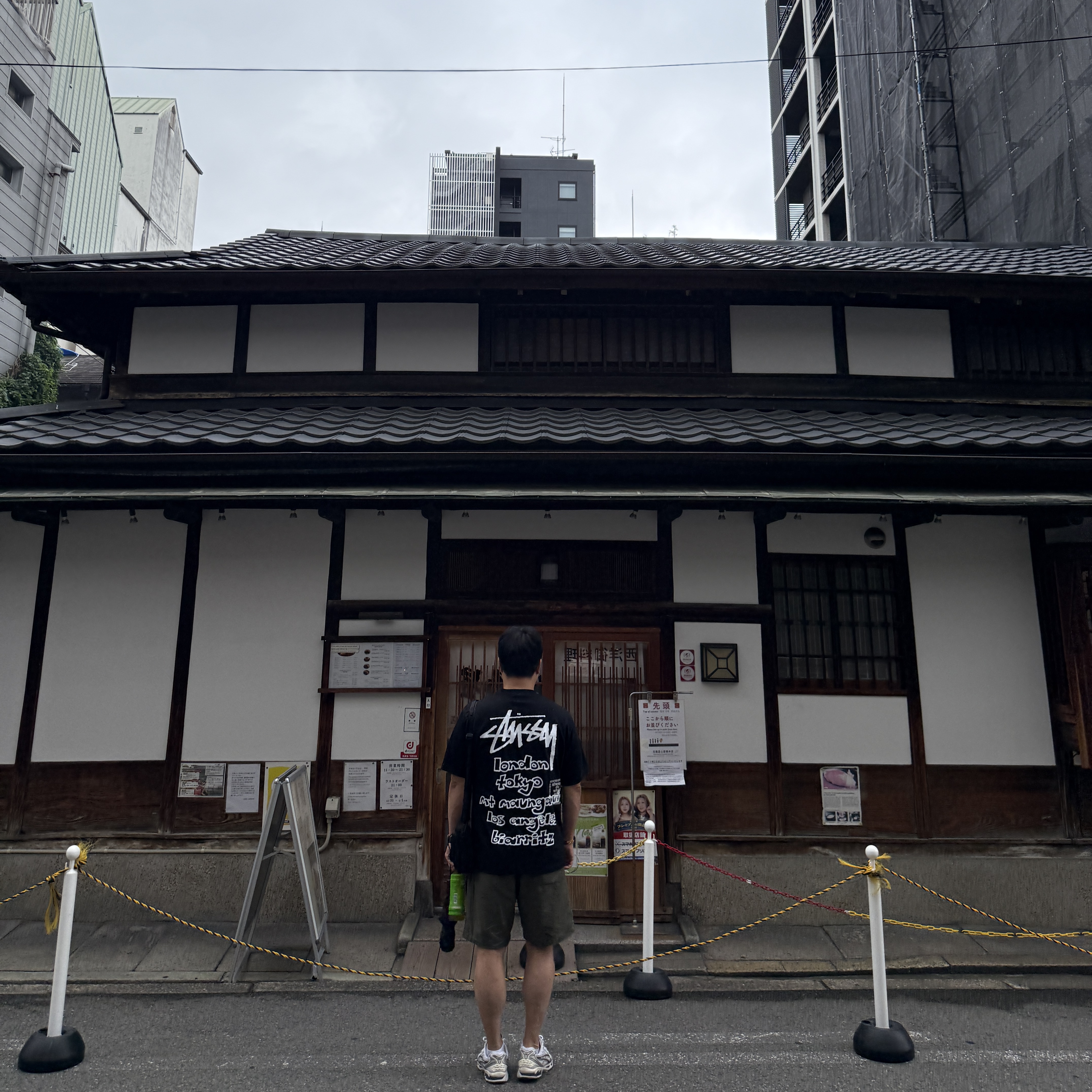 Stussy x Always Do What You Should Do World Tour T-Shirt Black 착용 스타일 - 2