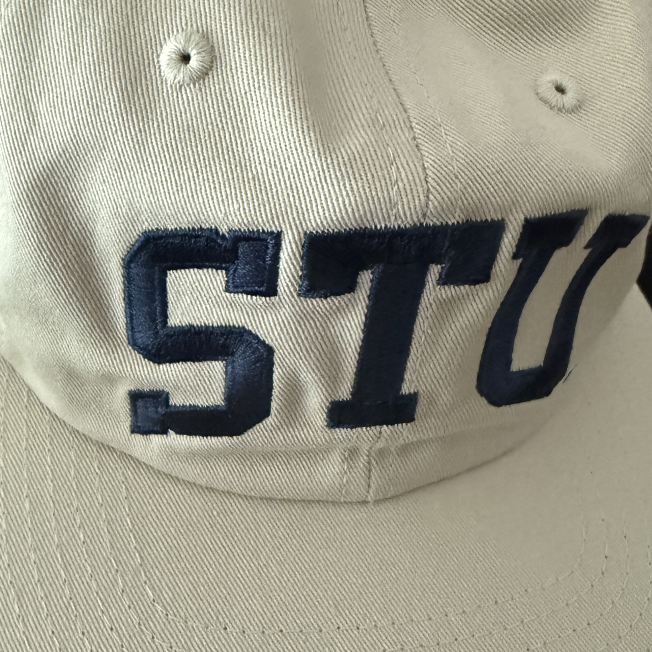 Stussy Stu Arch Strapback Cap Khaki 착용 스타일