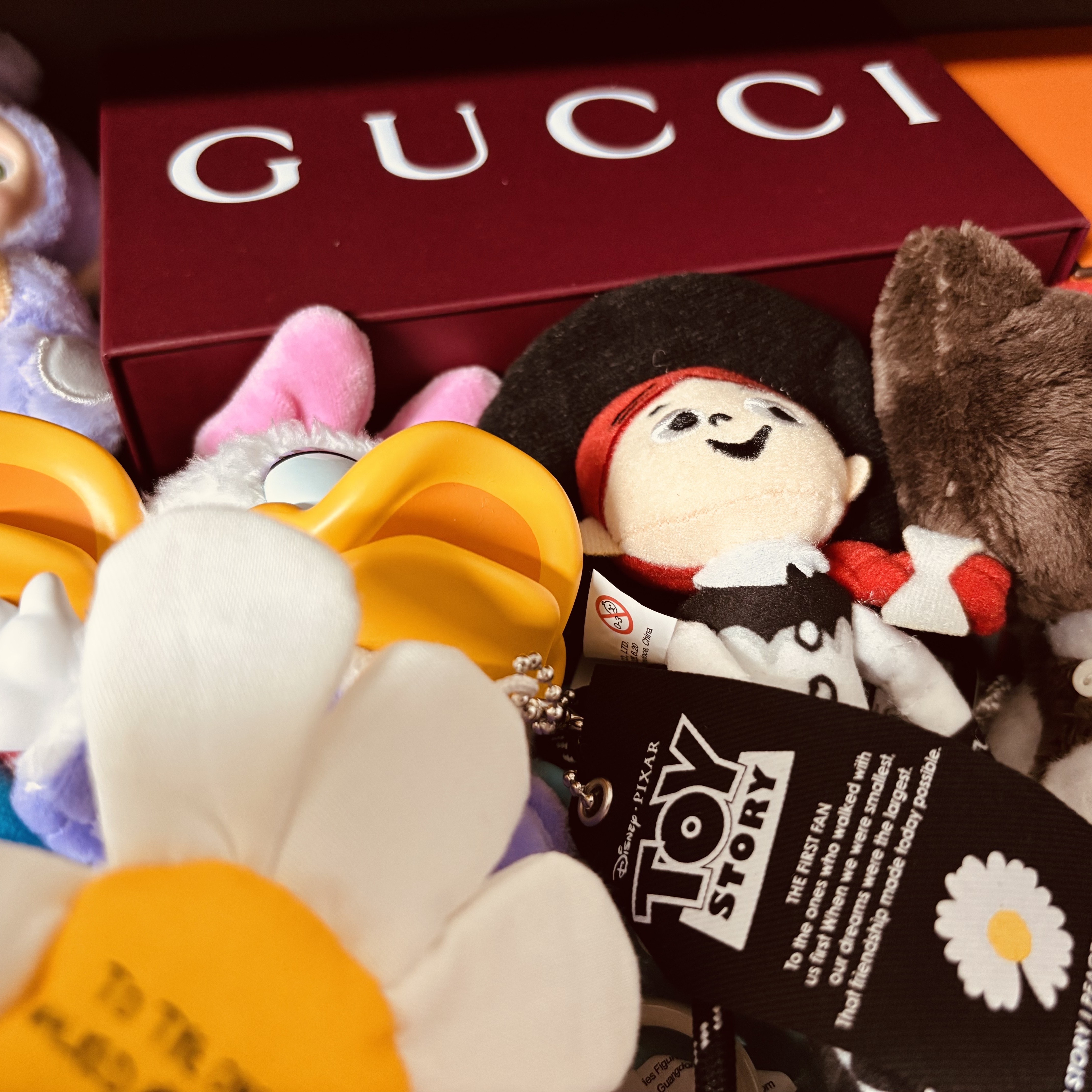 Peaceminusone x Toy Story The First Fan Plush Keyring Jessie, Pop Mart Mickey Family Cute Together Keychain Series Daisy (Opened Case) 착용 스타일