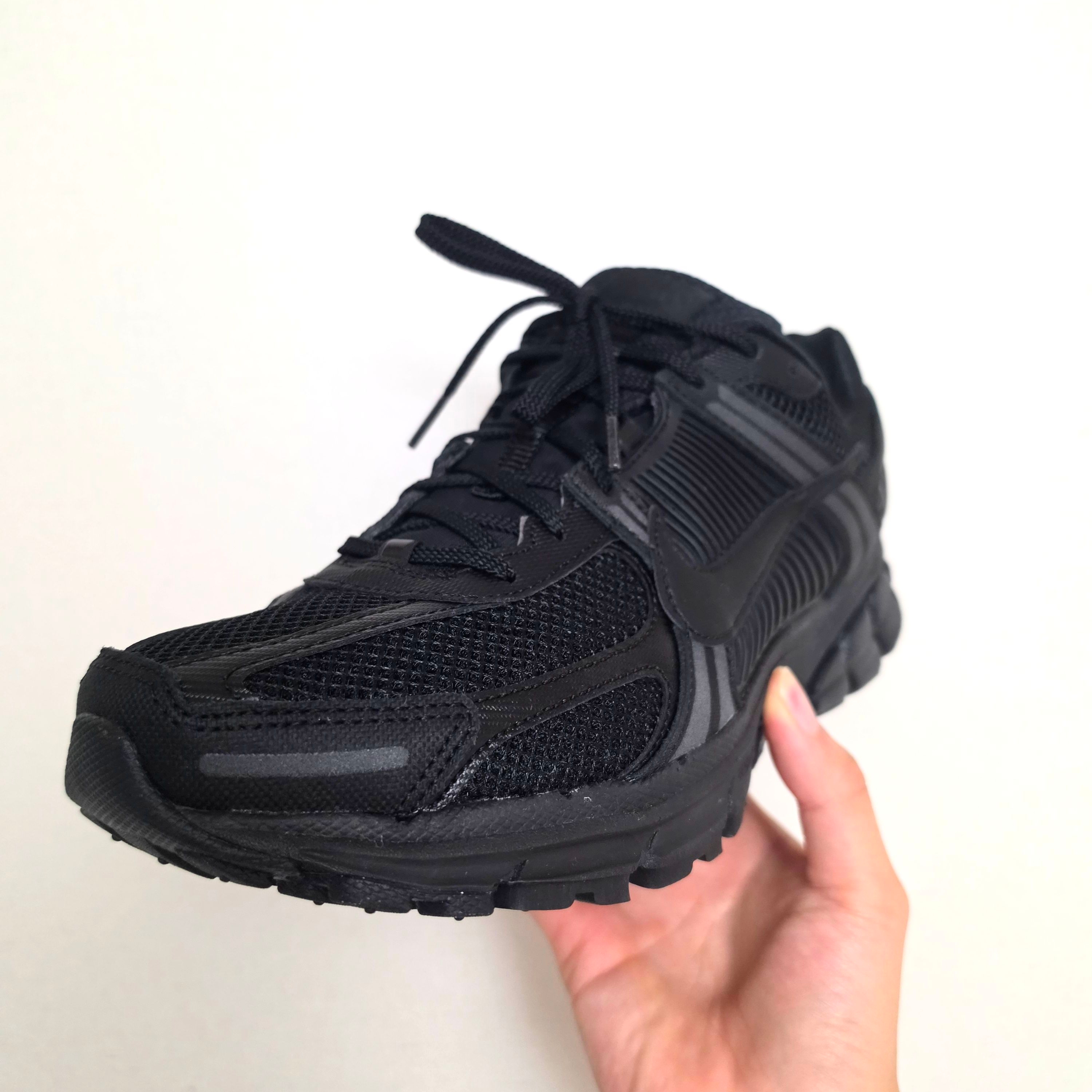 Nike Zoom Vomero 5 SP Black 착용 스타일 - 2
