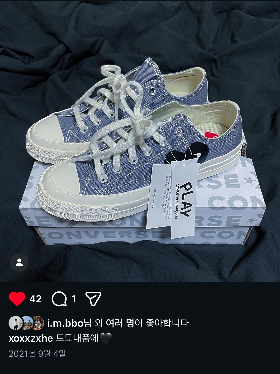컨버스 x 플레이 꼼데가르송 척 70 로우 스틸 그레이 착용 스타일 - 2