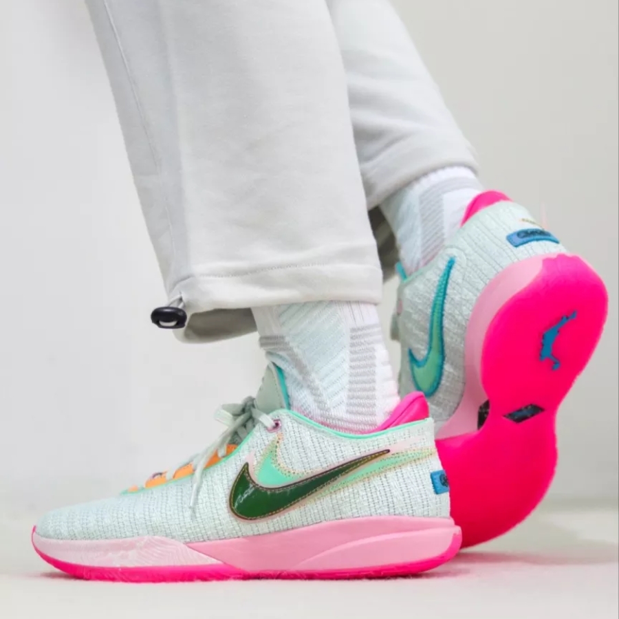 Nike LeBron XX EP Barely Green 착용 스타일 - 2