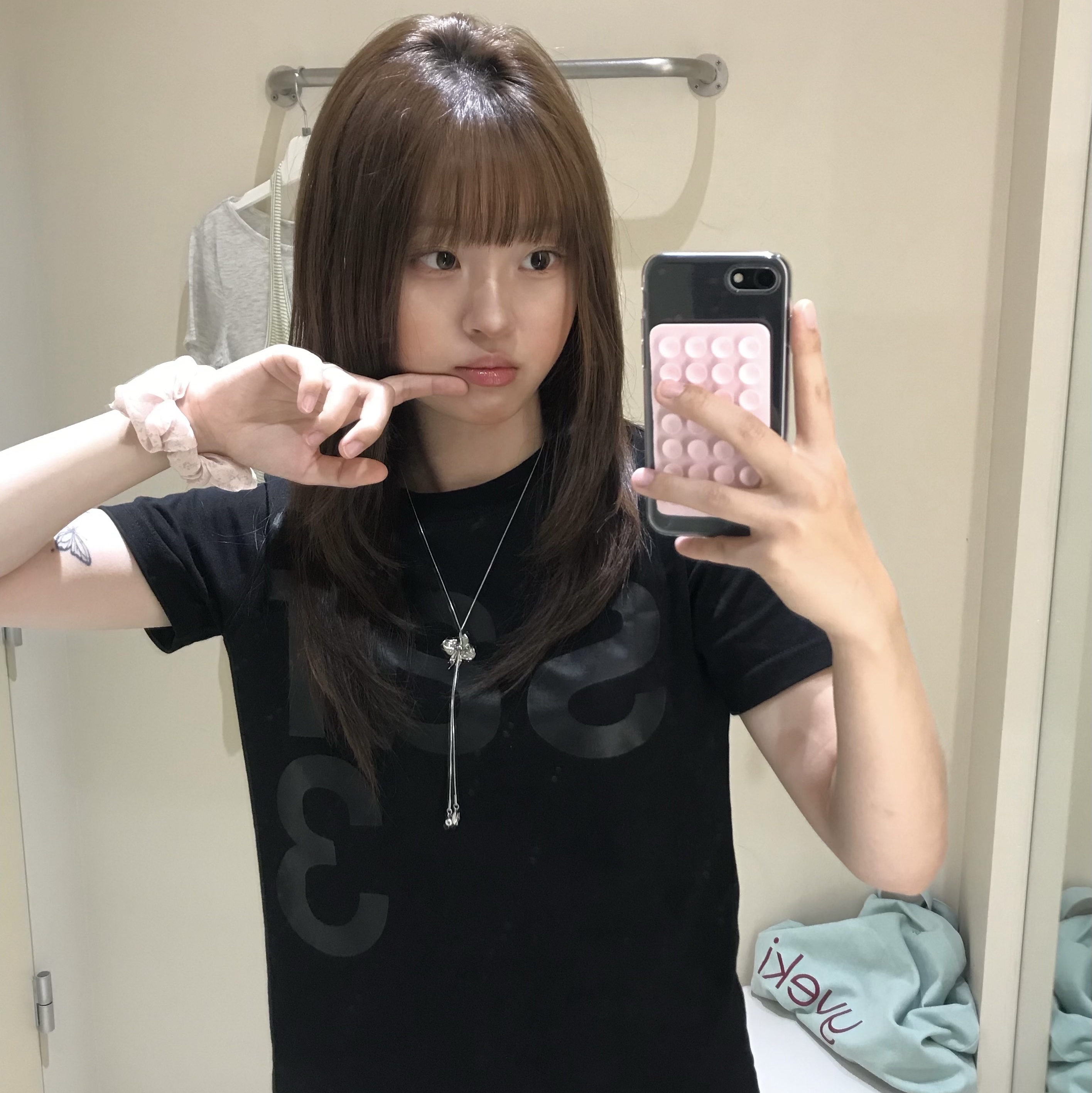 [KREAM 단독] Safarispot Basic Safari T-Shirt Black 착용 스타일 - 1