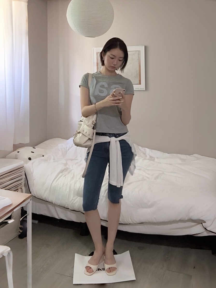 [KREAM 단독] 사파리스팟 1/2 베이직 사파리 티셔츠 헤더 그레이 착용 스타일 - 3