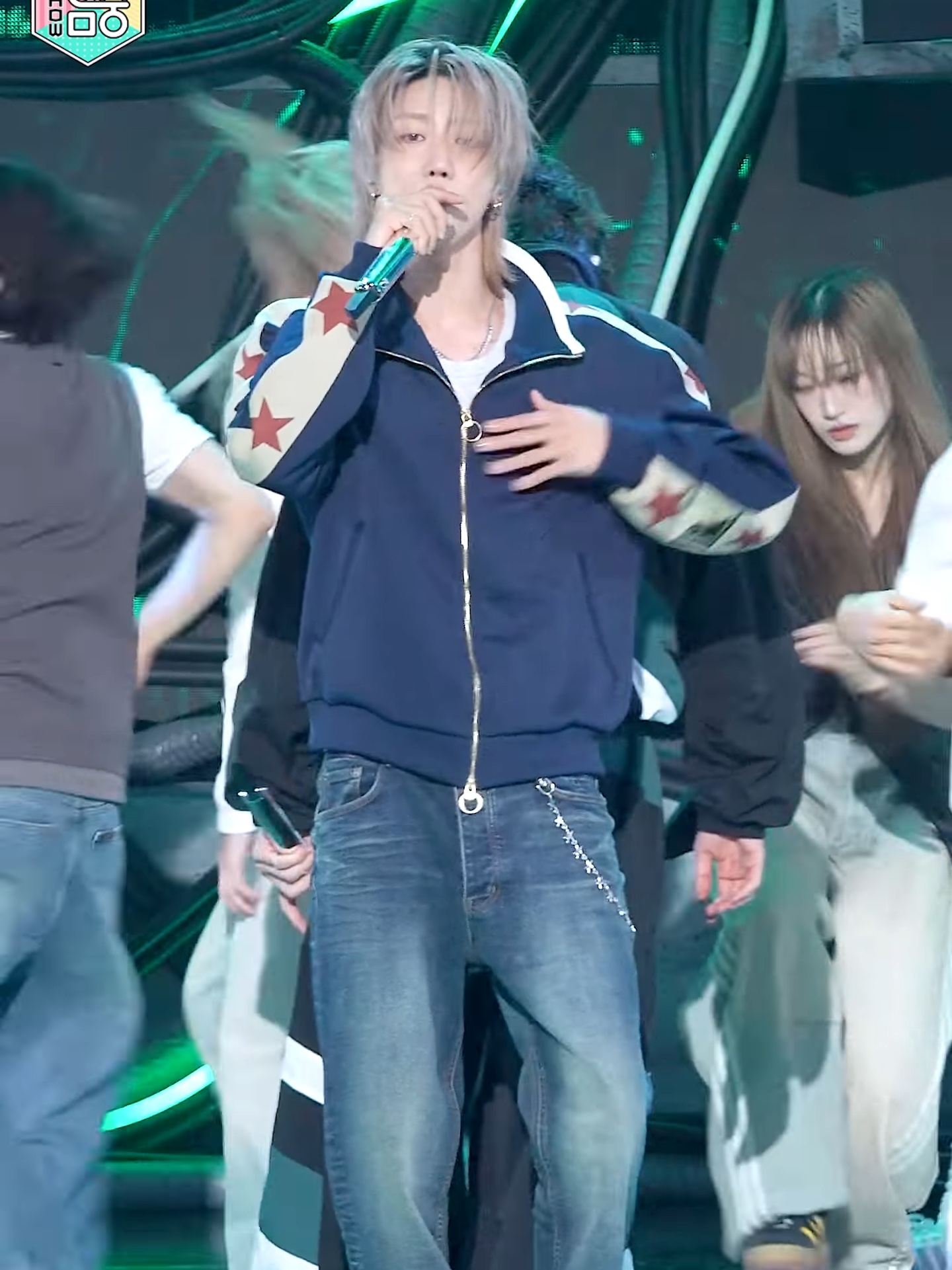 Undermycar Mu.114 Original Logo Washed Slim Flare Jeans Washed Blue 착용 스타일 - 3