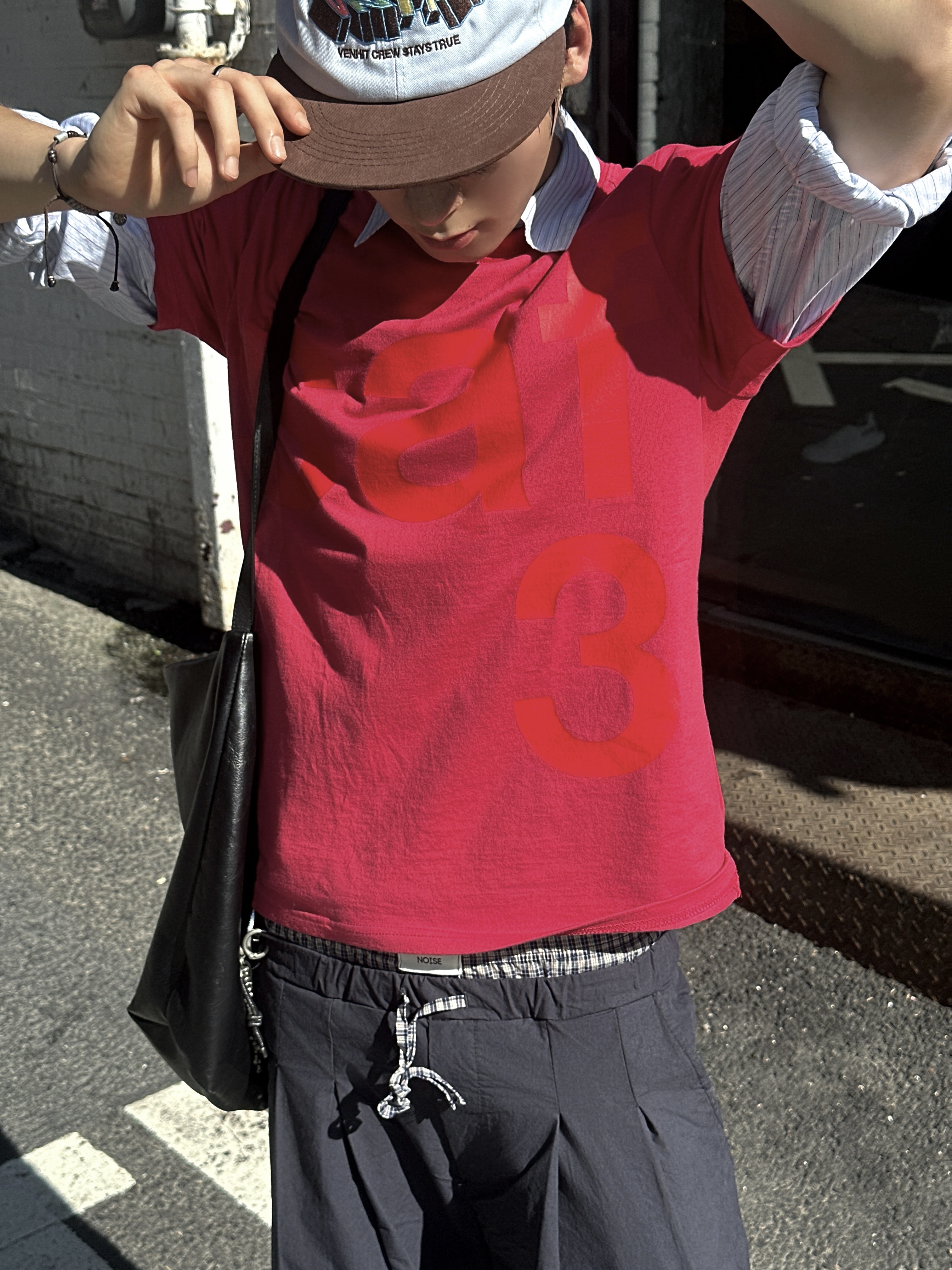 [KREAM 단독] Safarispot Basic Safari T-Shirt Red 착용 스타일 - 1