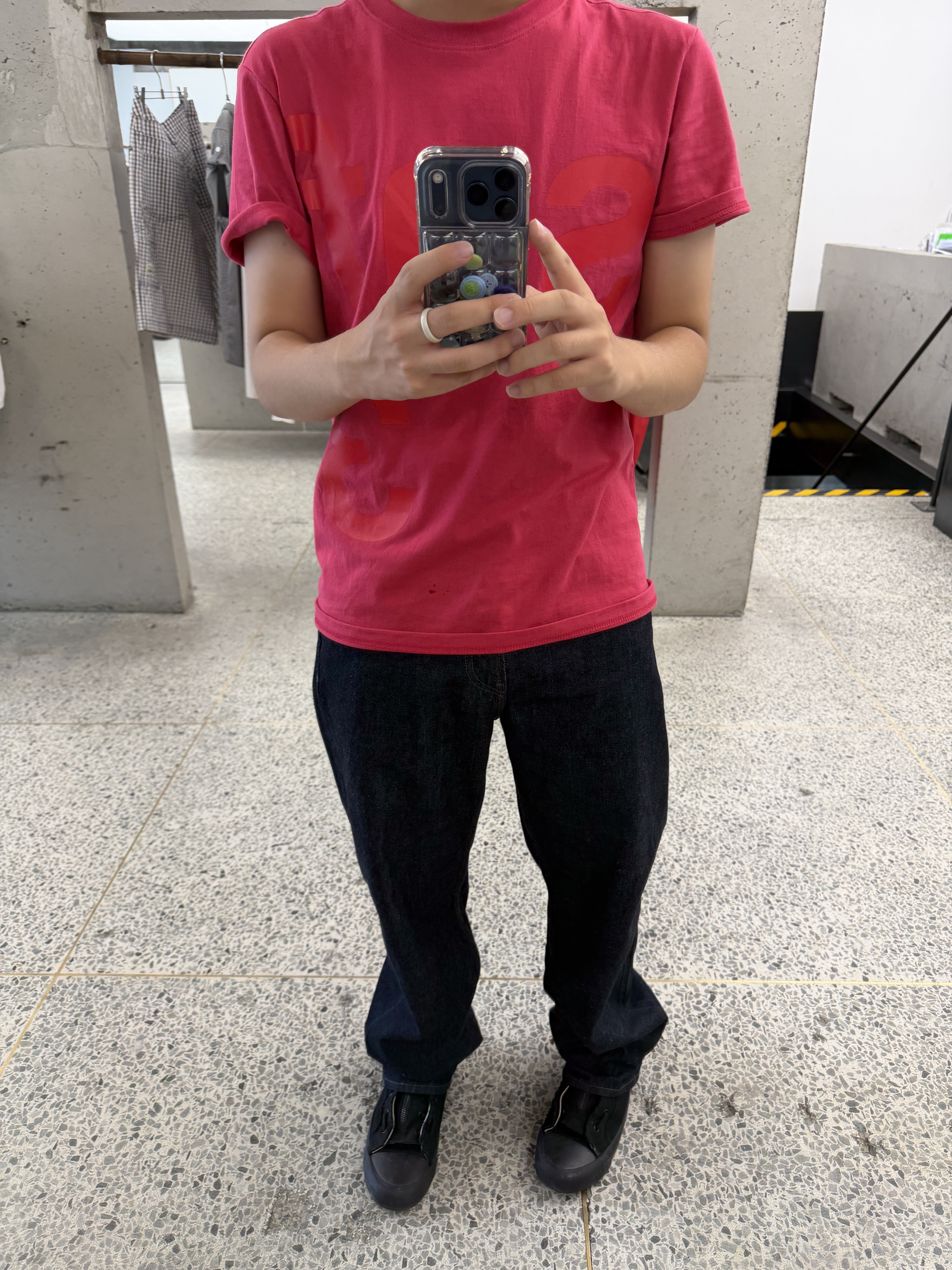 [KREAM 단독] Safarispot Basic Safari T-Shirt Red 착용 스타일 - 1