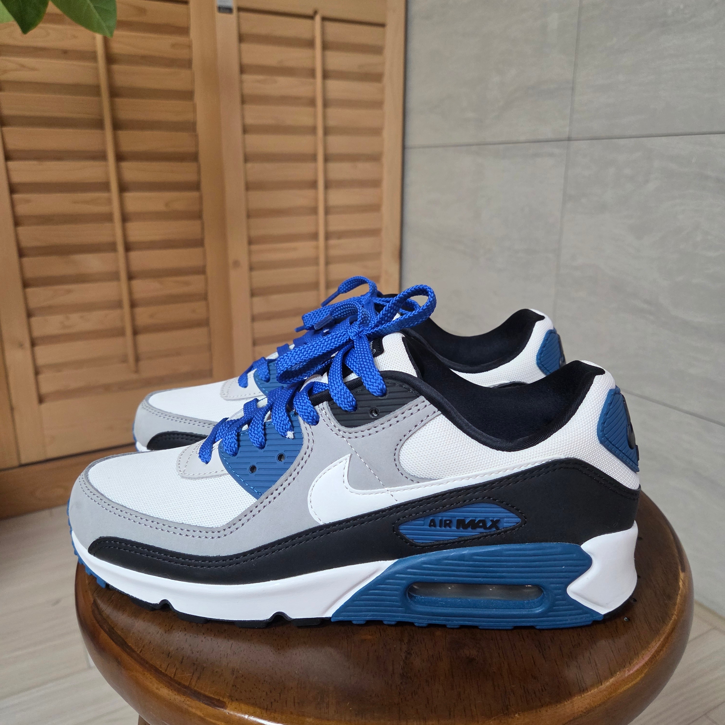 Nike Air Max 90 Light Smoke Grey Industrial Blue 착용 스타일