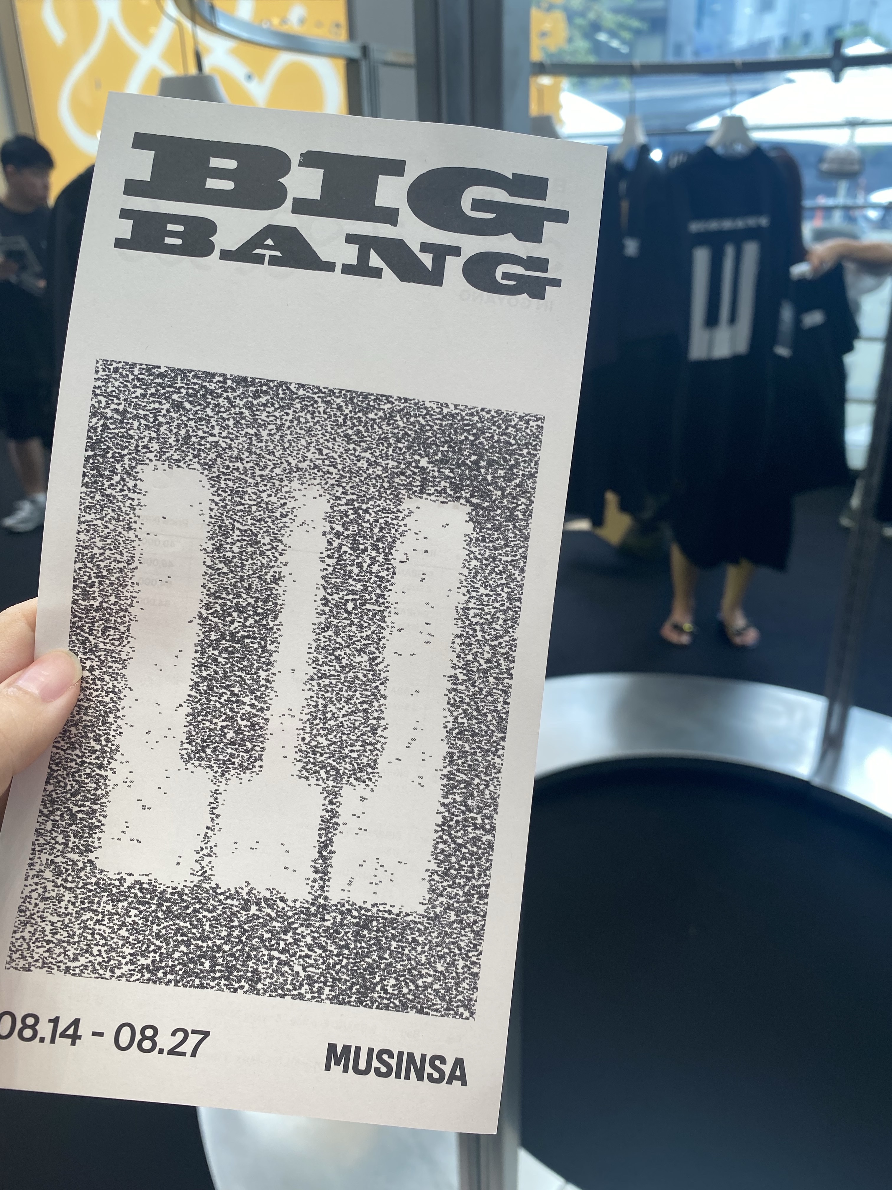 Bigbang 2026-2027 World Tour XX : Cosmos Official Light Stick 20th Anniversary Edition, Bigbang 2026-2027 World Tour XX : Cosmos Official Light Stick Keyring 20th Anniversary Edition 착용 스타일 - 6