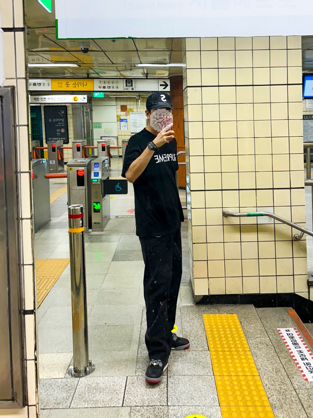 Supreme Cordura Denim S Logo 6-Panel Black - 25SS, Supreme Capital S/S Top Black - 25SS 착용 스타일