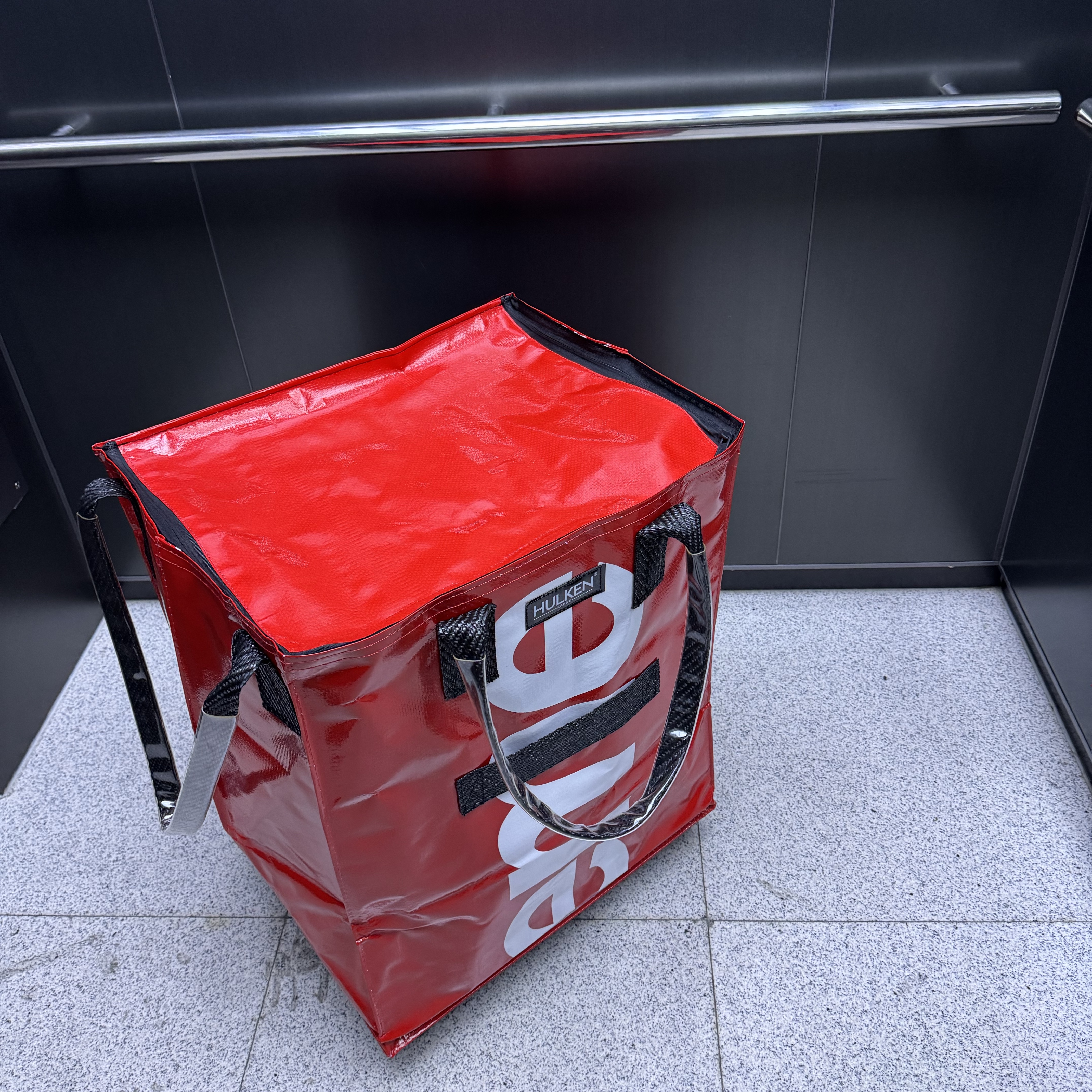Supreme x Hulken Rolling Tote Bag Red - 26SS 착용 스타일 - 2
