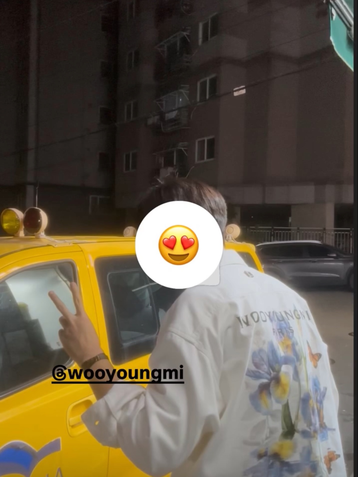 Wooyoungmi Flower Back Logo Denim Shirt Ivory - 26SS, (W) Saint Laurent Opyum Bracelet in Leather Black 착용 스타일