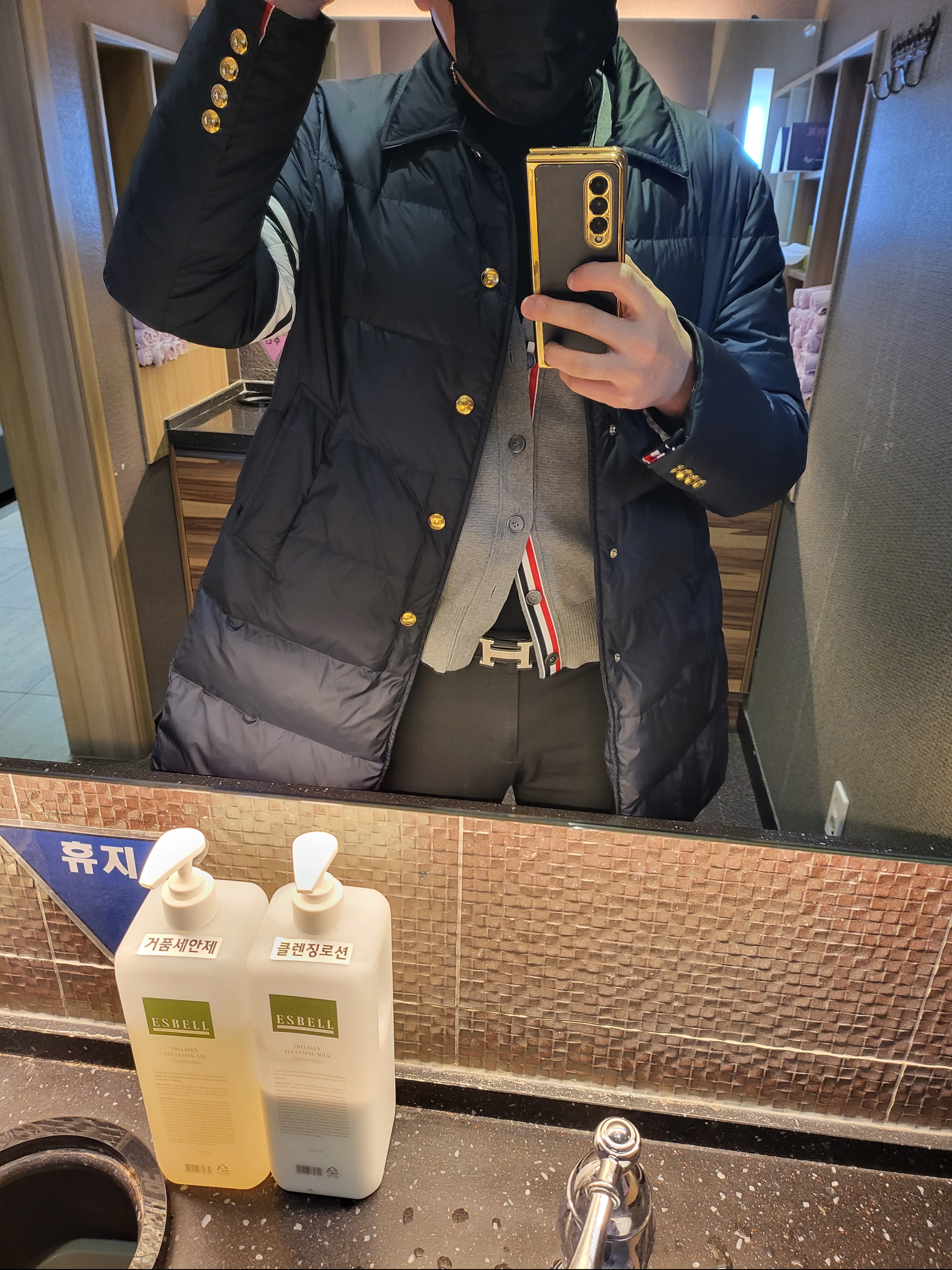 Thom Browne Loopback 4-Bar Boat Embroidery Cardigan Light Grey, Samsung Galaxy Z Fold7 512GB Jet Black (Korean Ver.) 착용 스타일