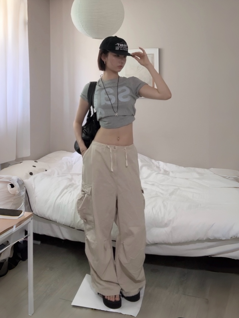 [KREAM 단독] 사파리스팟 1/2 베이직 사파리 티셔츠 헤더 그레이 착용 스타일 - 2