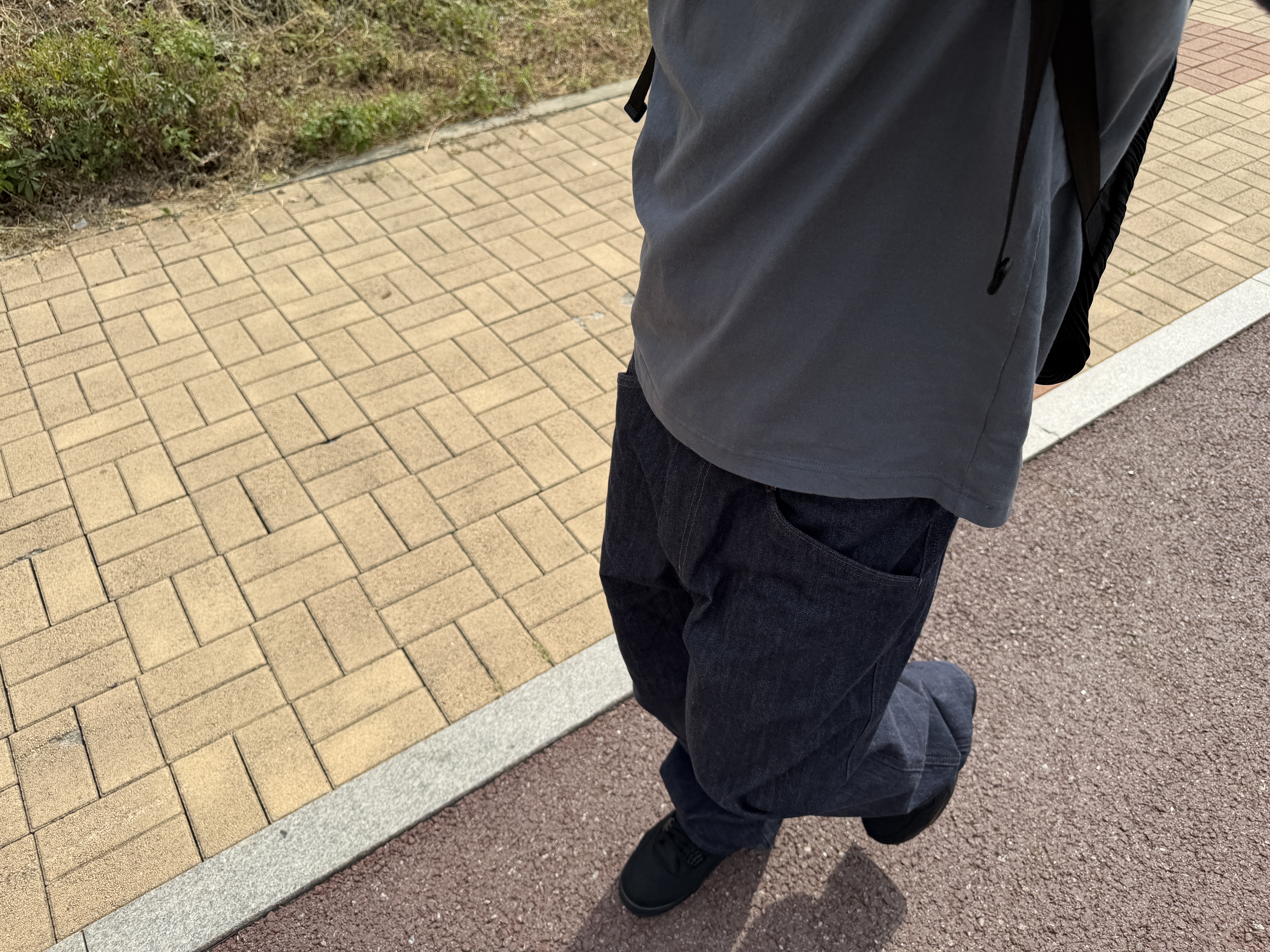 Jordan 4 Retro Black Cat 2025, Uniqlo x JW Anderson Wide Straight Color Jeans Blue 착용 스타일