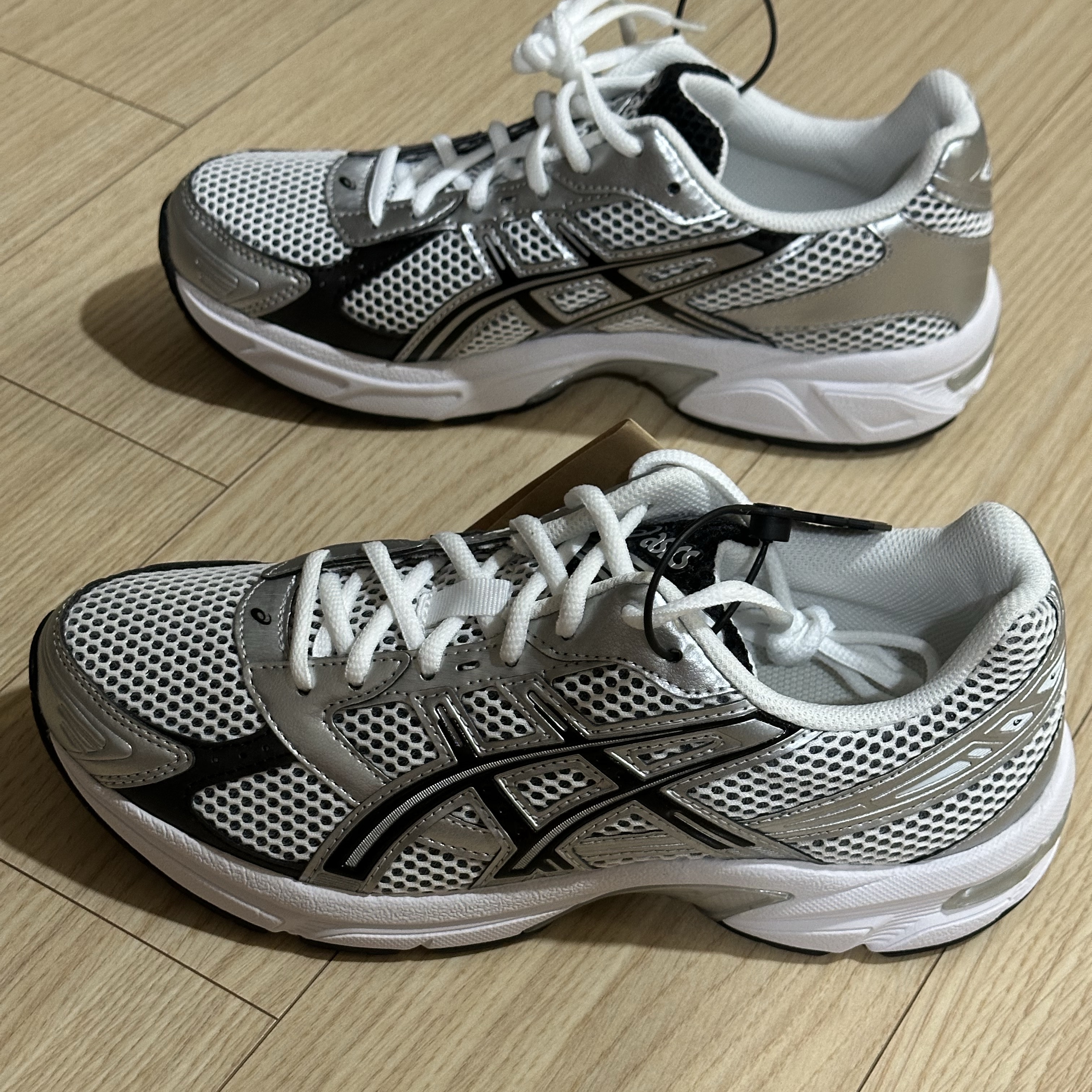 Asics Gel-1130 White Black 착용 스타일