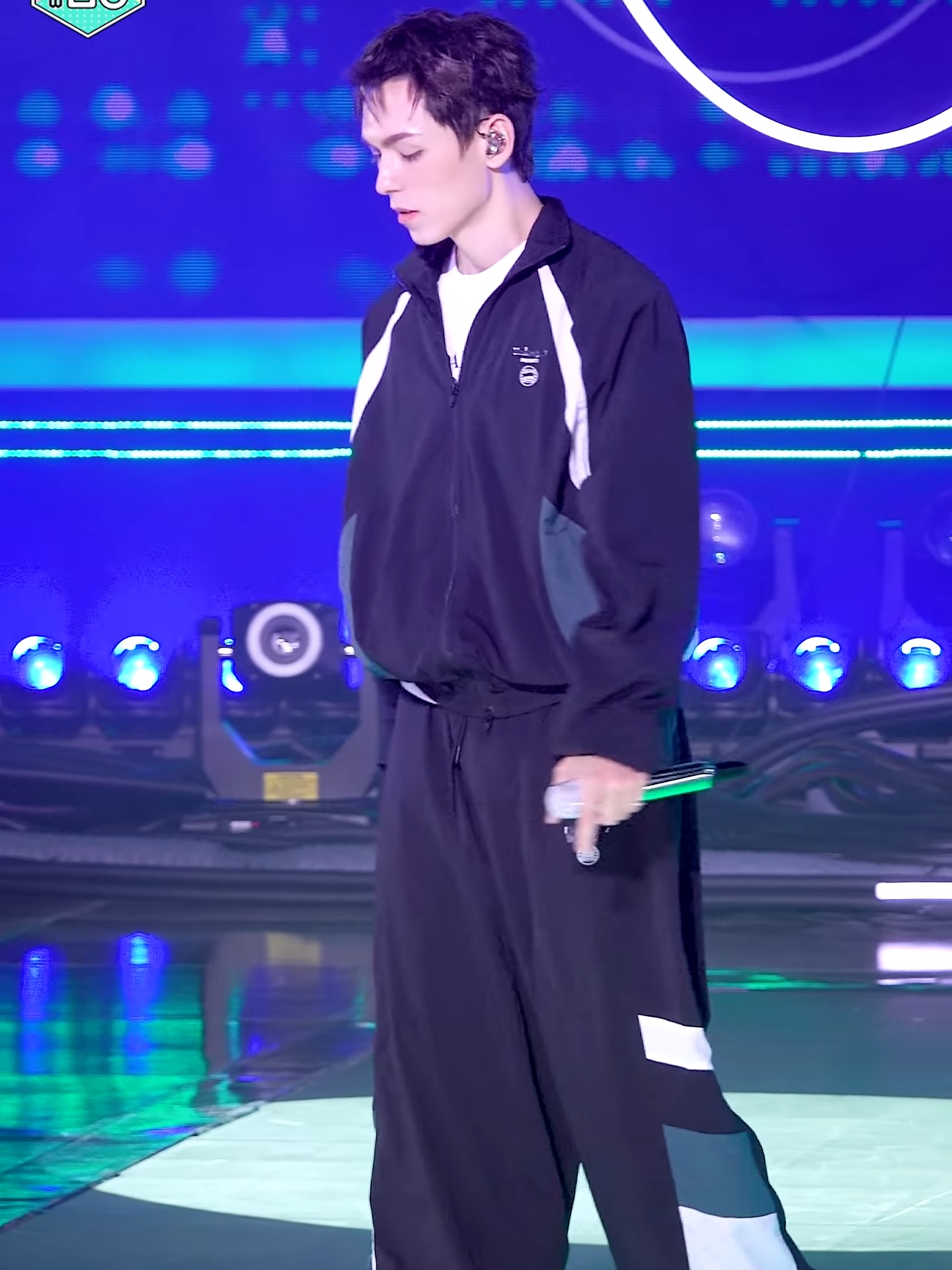 Undermycar MU.133 Combi Color Block Track Jacket Black, Undermycar MU.134 Combi Color Block Track Pants Black 착용 스타일 - 2