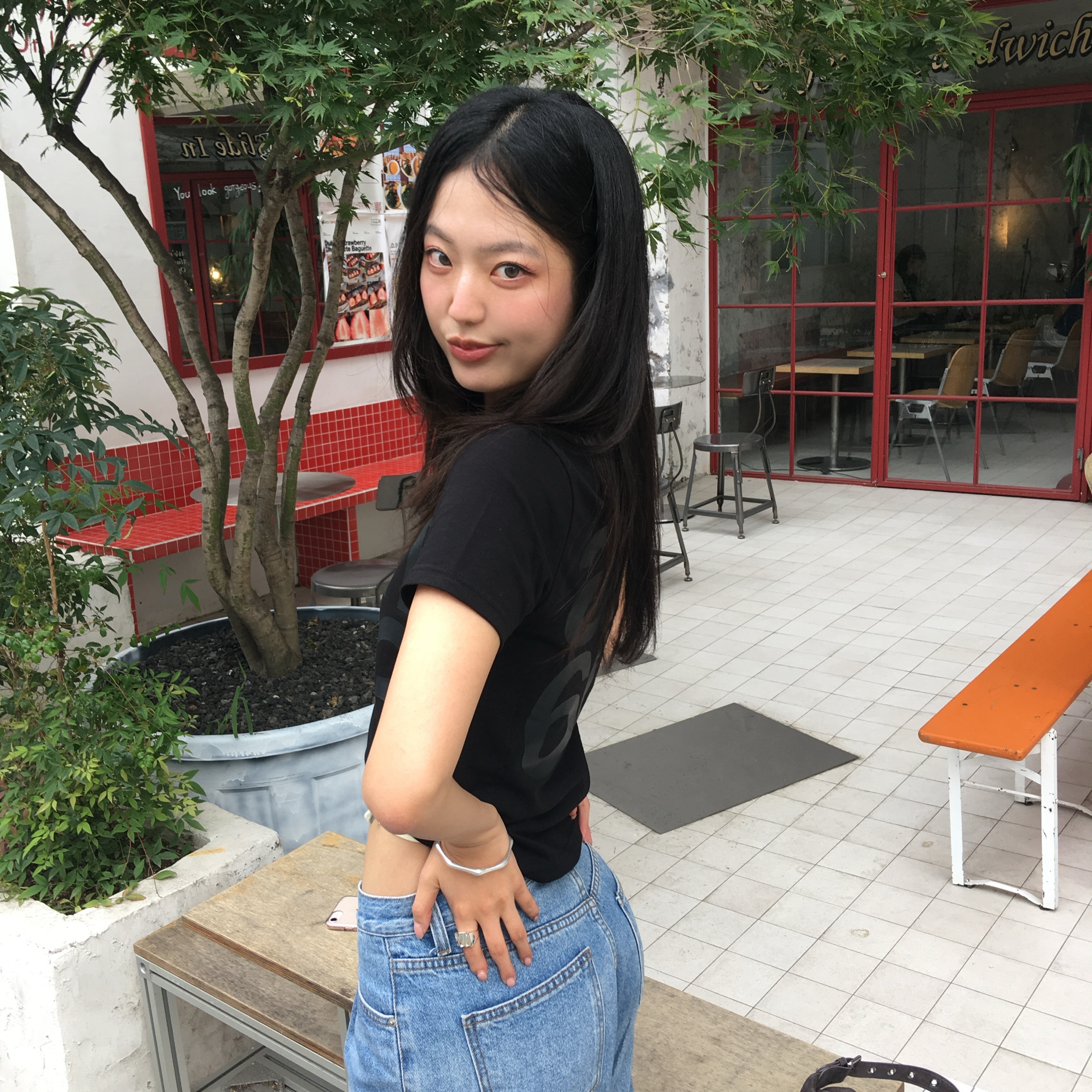 [KREAM 단독] Safarispot 1/2 Basic Safari T-Shirt Black 착용 스타일 - 2
