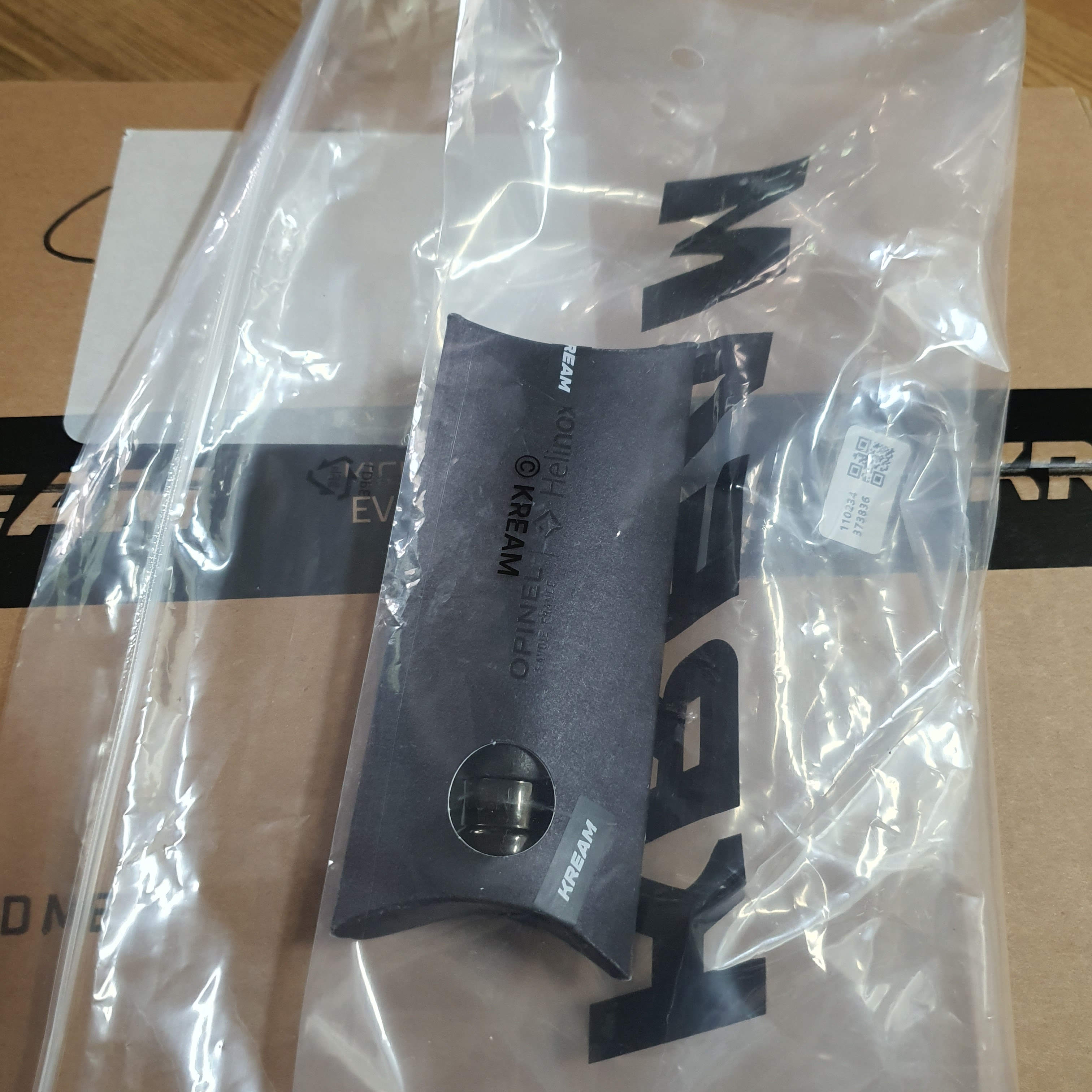 Helinox Opinel No.08 Folding Knife Blackout Edition 착용 스타일 - 3