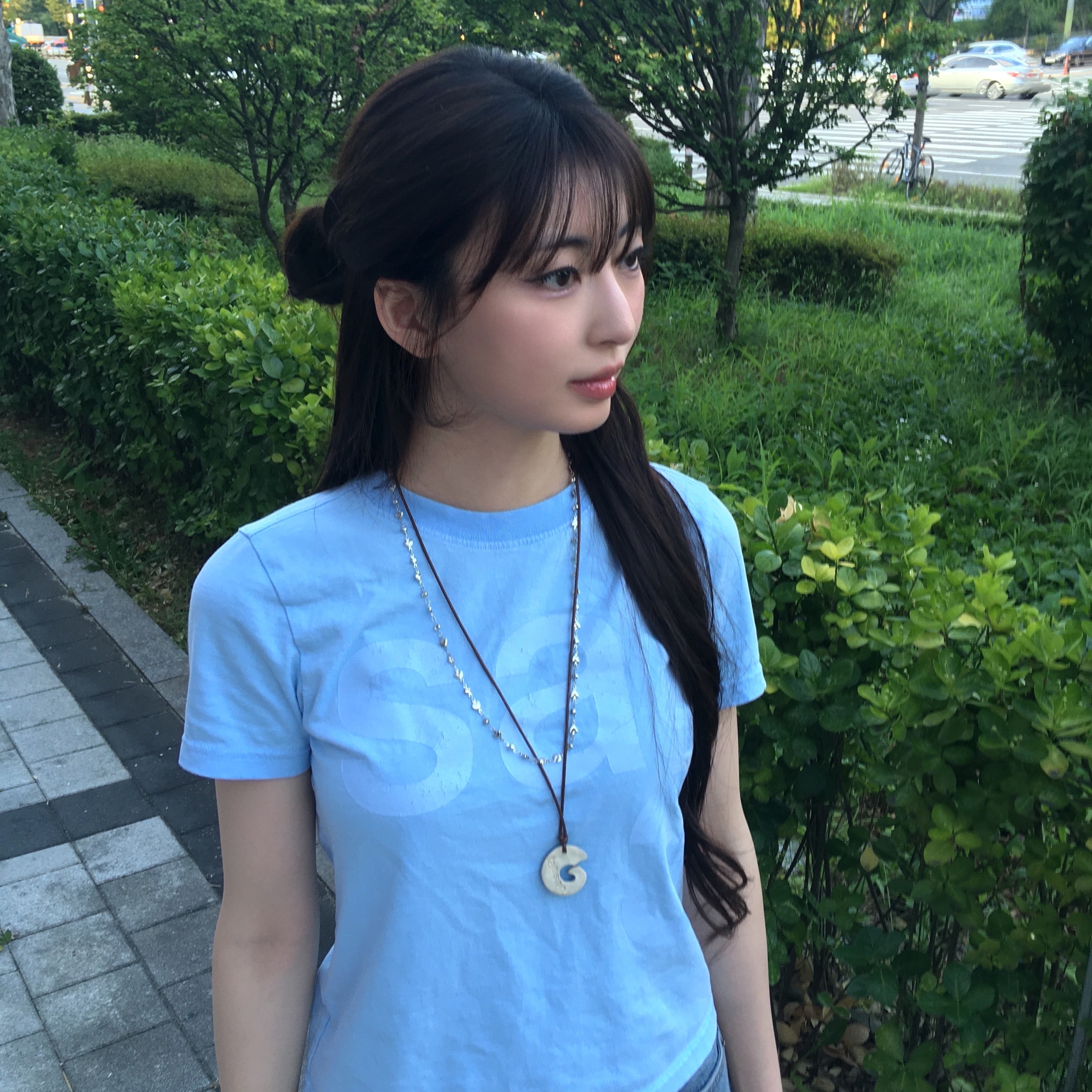 [KREAM 단독] Safarispot 1/2 Basic Safari T-Shirt Black, [KREAM 단독] Safarispot 1/2 Basic Safari T-Shirt Sky 착용 스타일 - 3